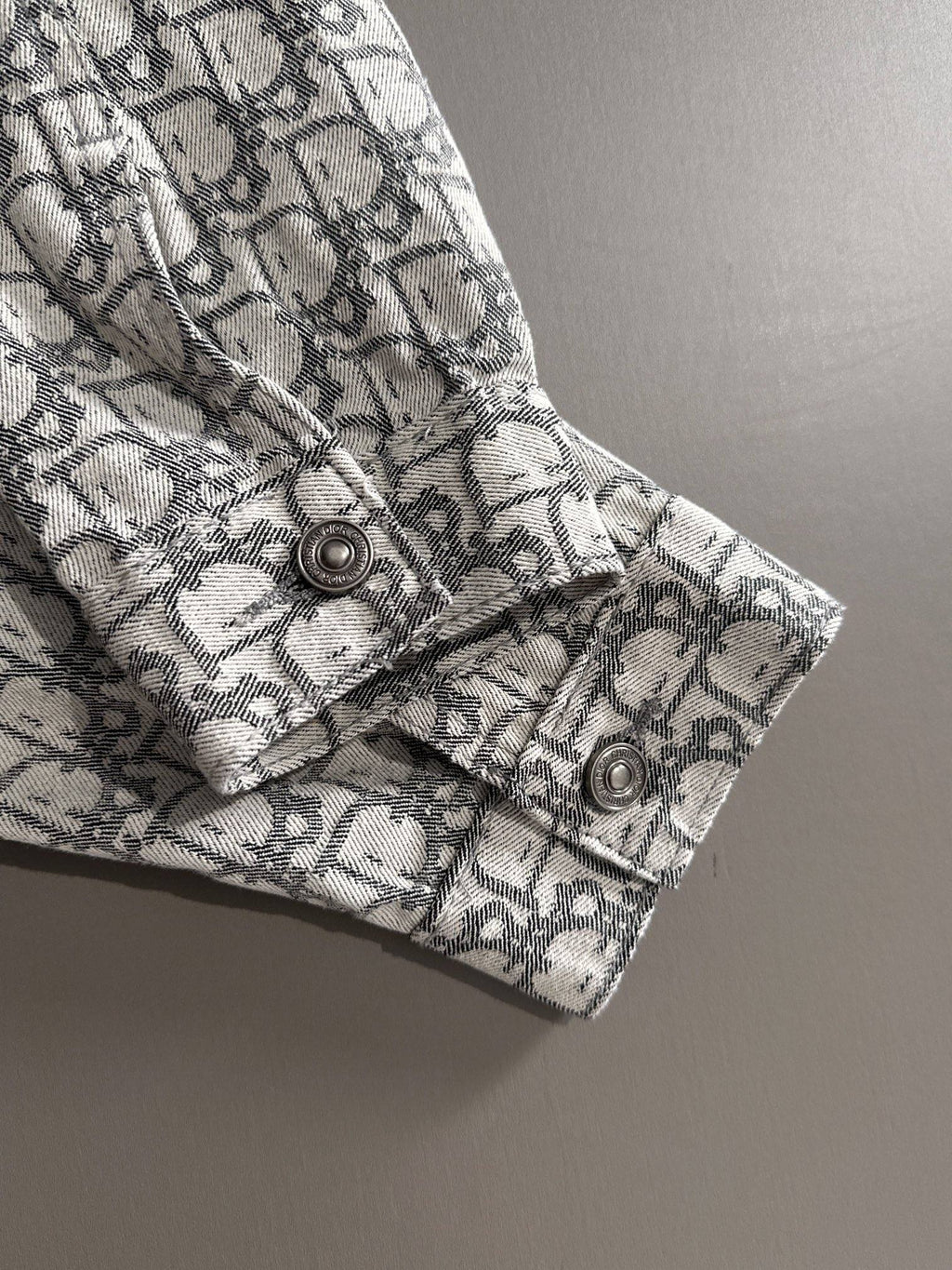 Logo-print sleeve cuff with two metal snap buttons and stitched flap