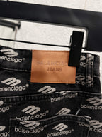 Balenciaga Jeans leather-look waistband patch on black logo denim