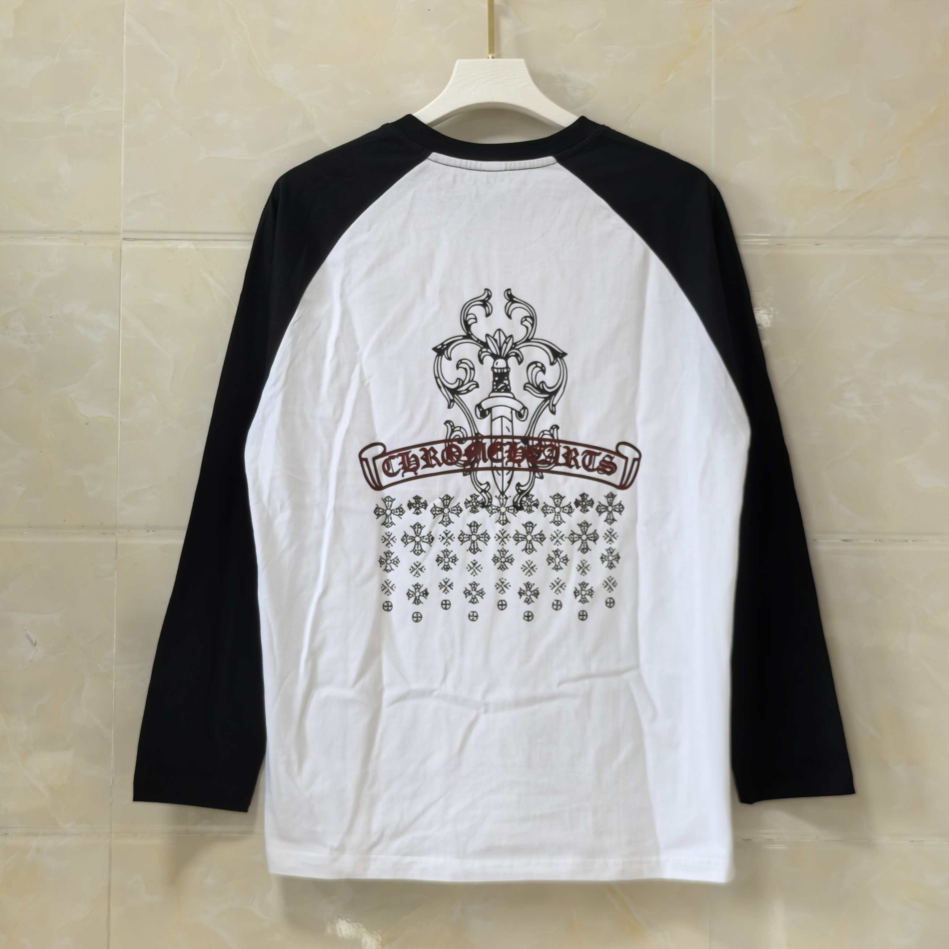 Raglan long-sleeve T-shirt, white body with black sleeves and crest logo on front