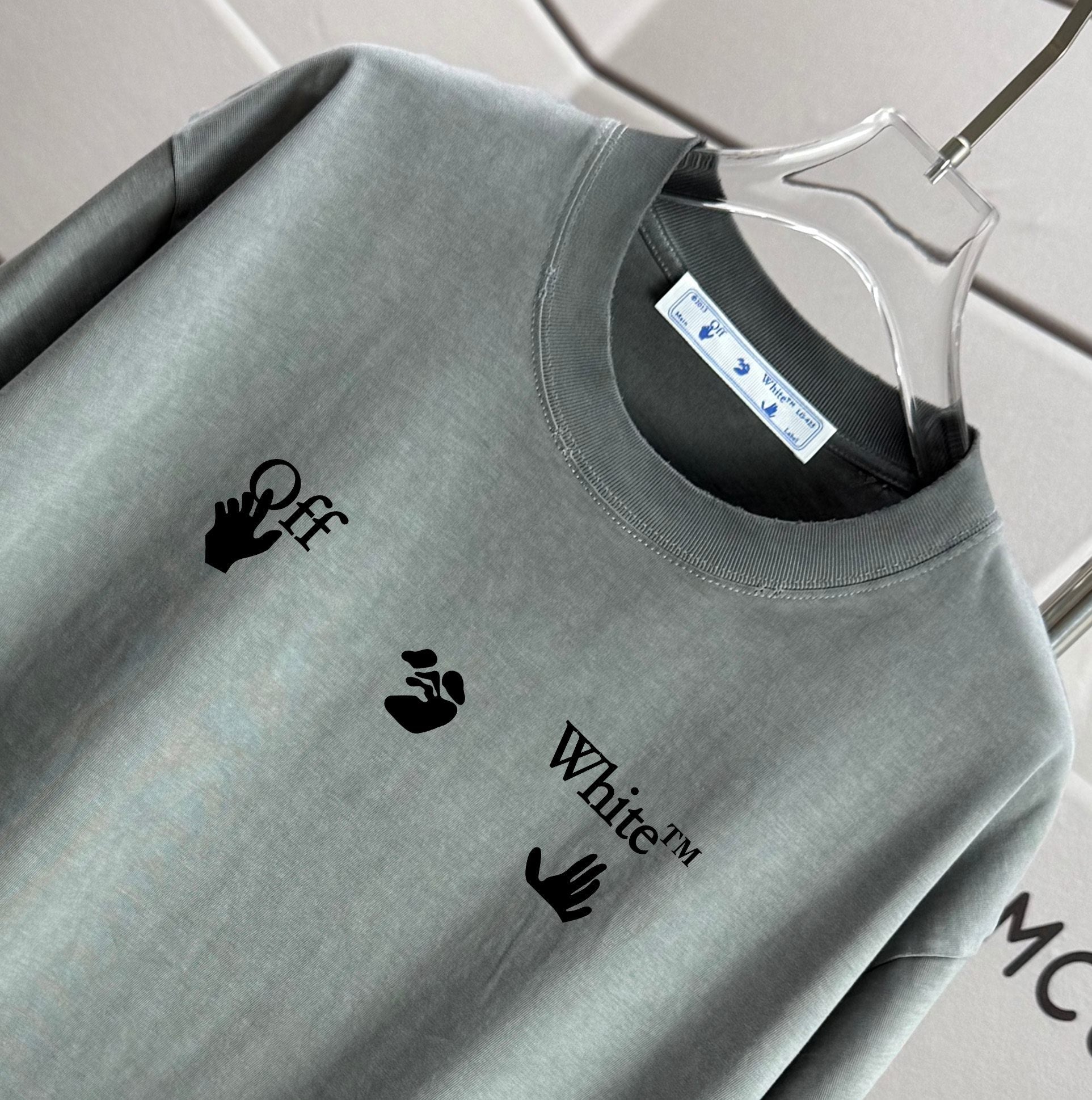 Off White graphic logo T-shirt, dusty gray, chest print close-up