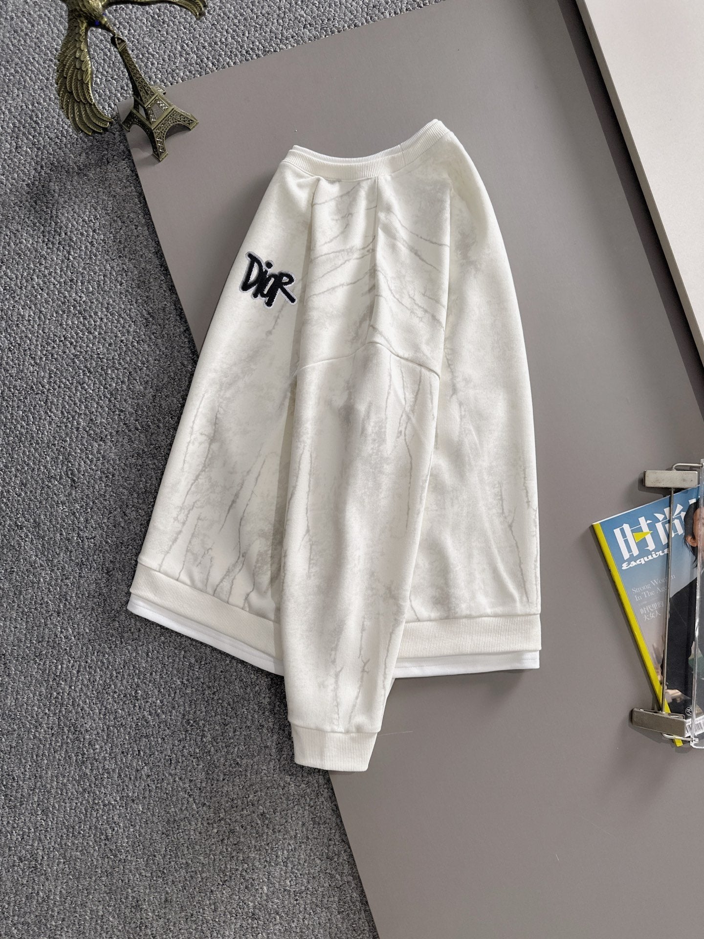 Crewneck sweatshirt back view with marbled light fabric and ribbed hem
