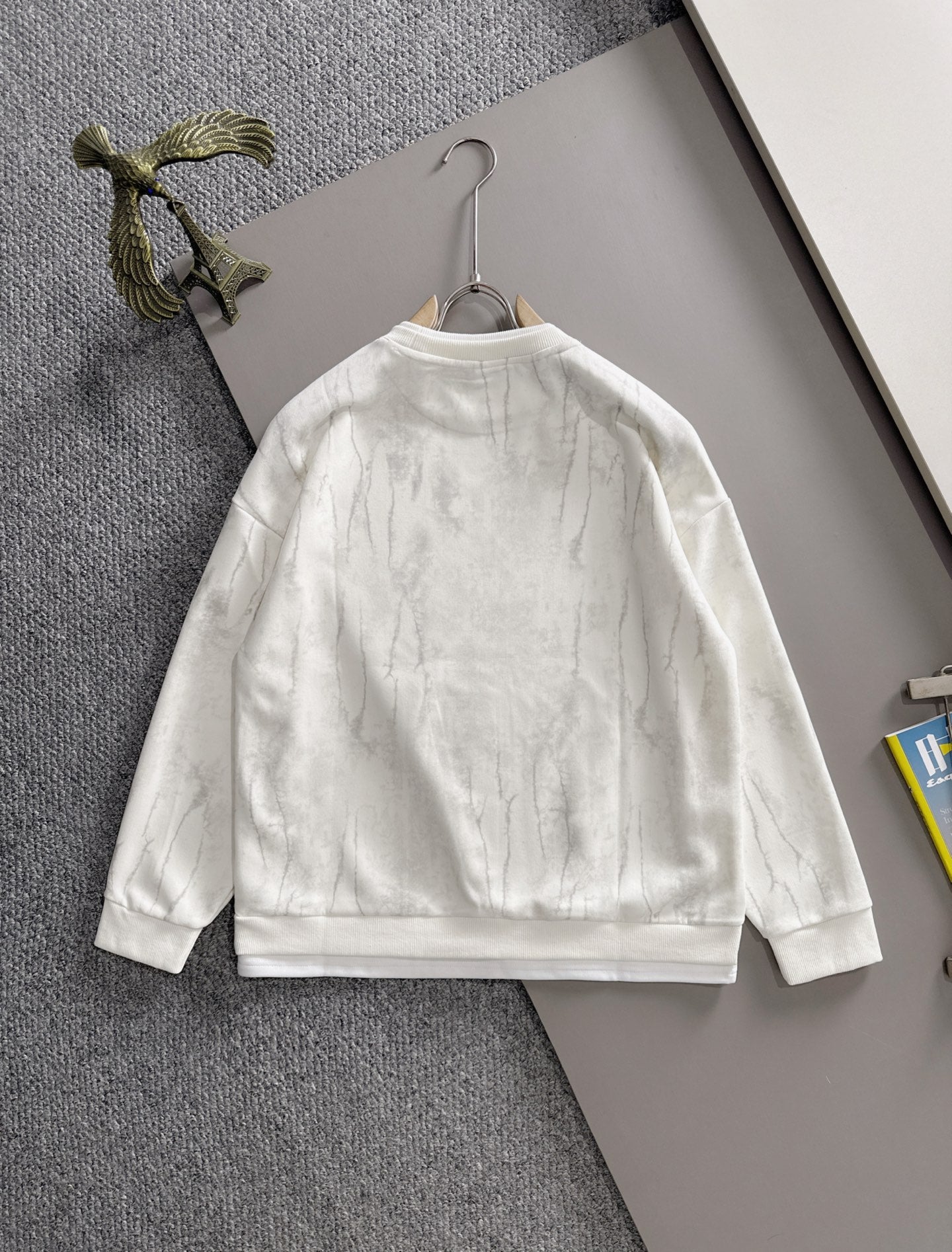 Crewneck sweatshirt front with marbled light fabric and black DiR logo