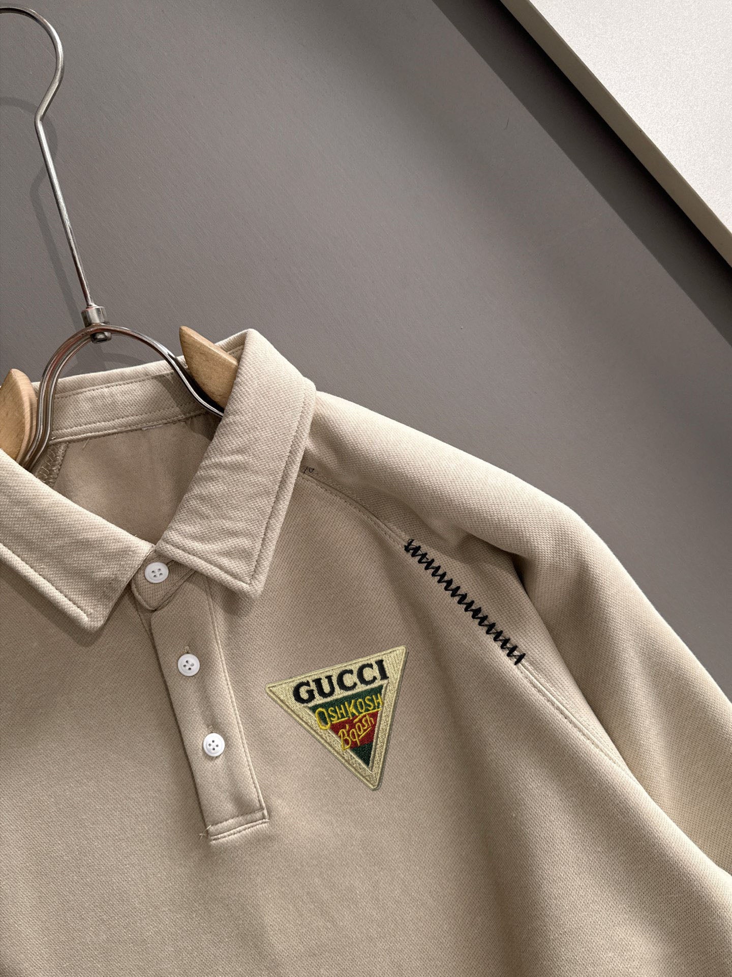 Cream long-sleeve polo shirt with point collar and Gucci logo chest patch