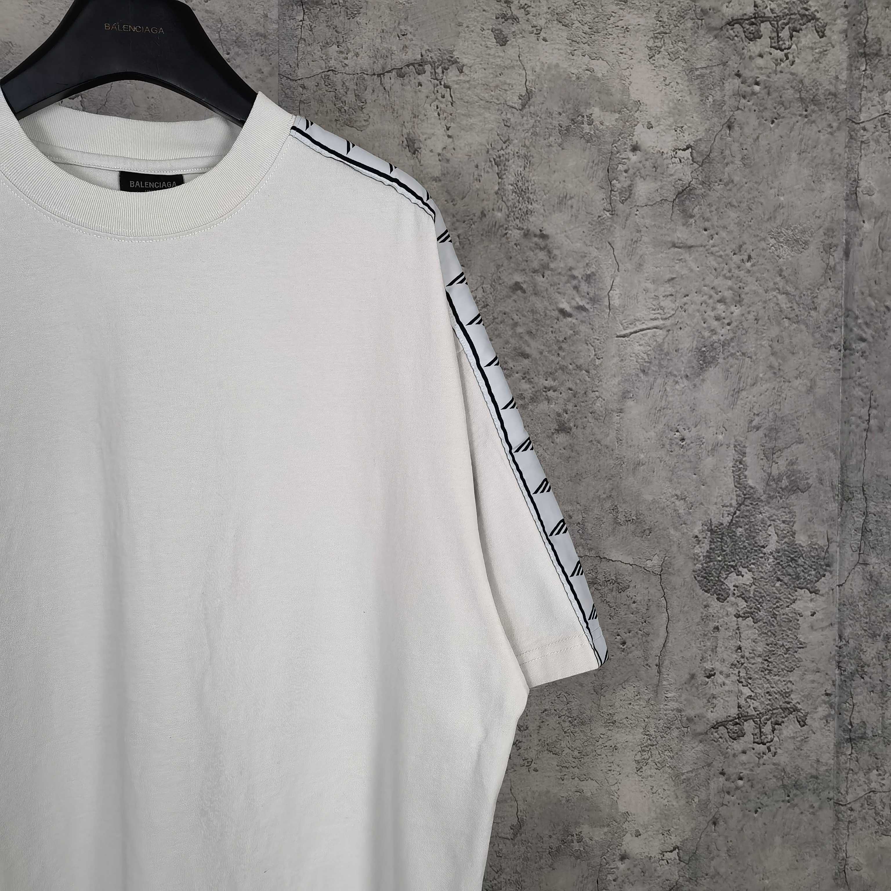 Balenciaga white crewneck T-shirt close-up of shoulder and patterned stripe sleeve trim