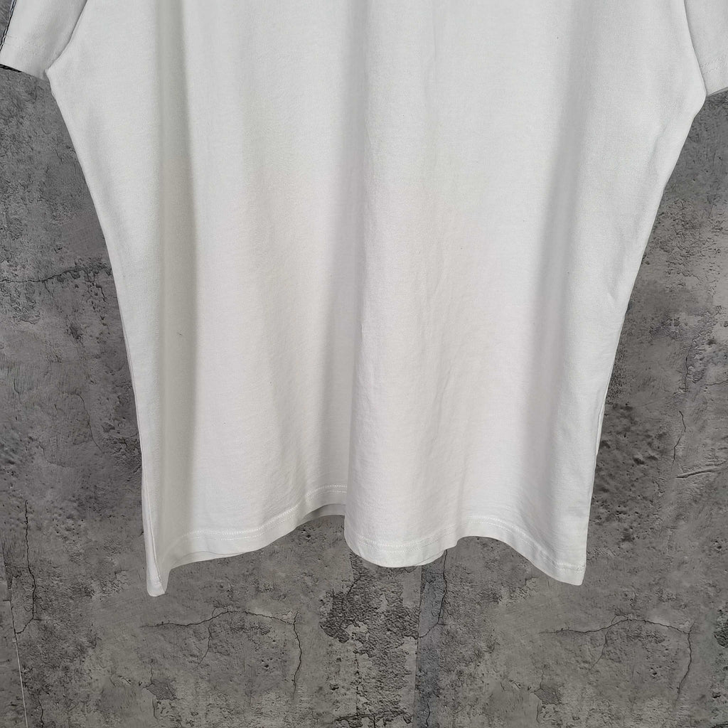 White short-sleeve t-shirt with straight hem