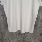White short-sleeve t-shirt, relaxed fit, curved bottom hem