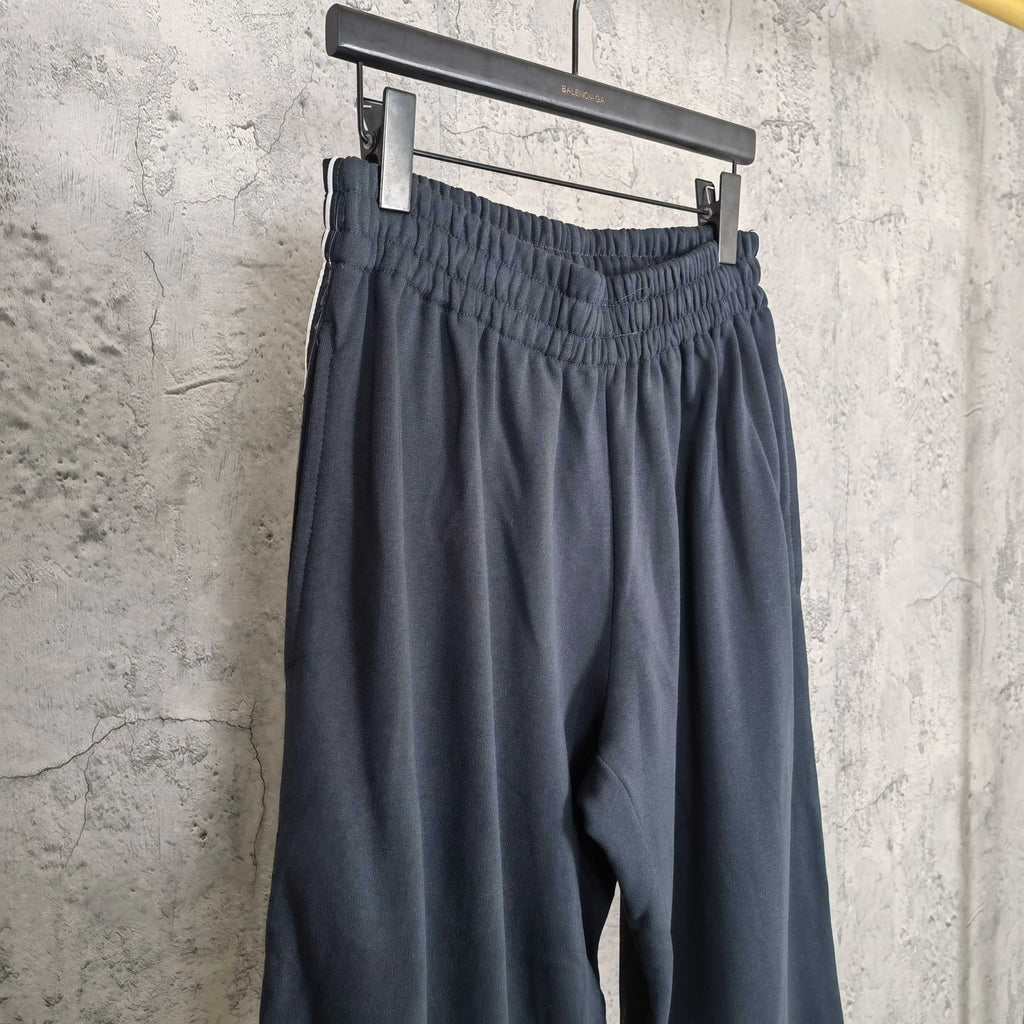 Balenciaga wide-leg pants with elastic waistband in dark blue/charcoal solid fabric