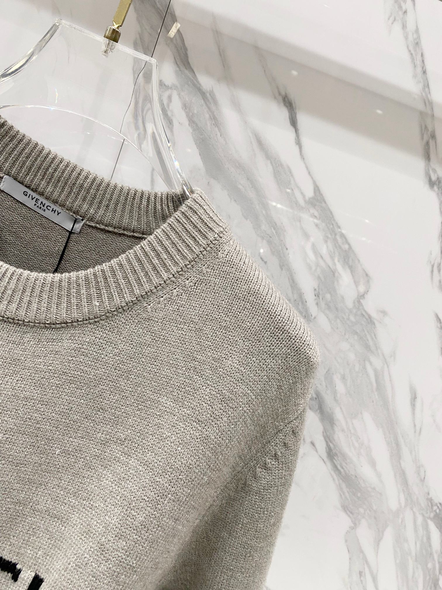Givenchy crewneck sweatshirt in light gray with ribbed collar detail