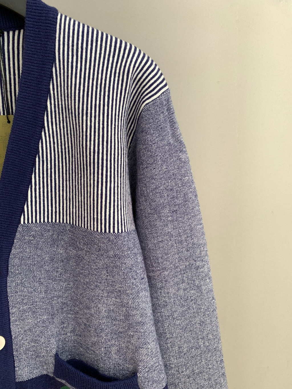 Long cardigan sleeve with vertical striped knit upper and gray body panel