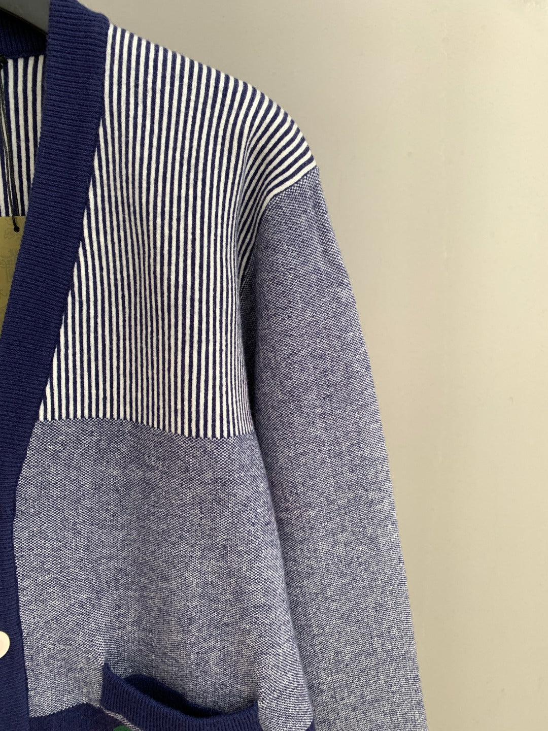 Long cardigan sleeve with vertical striped knit upper and gray body panel