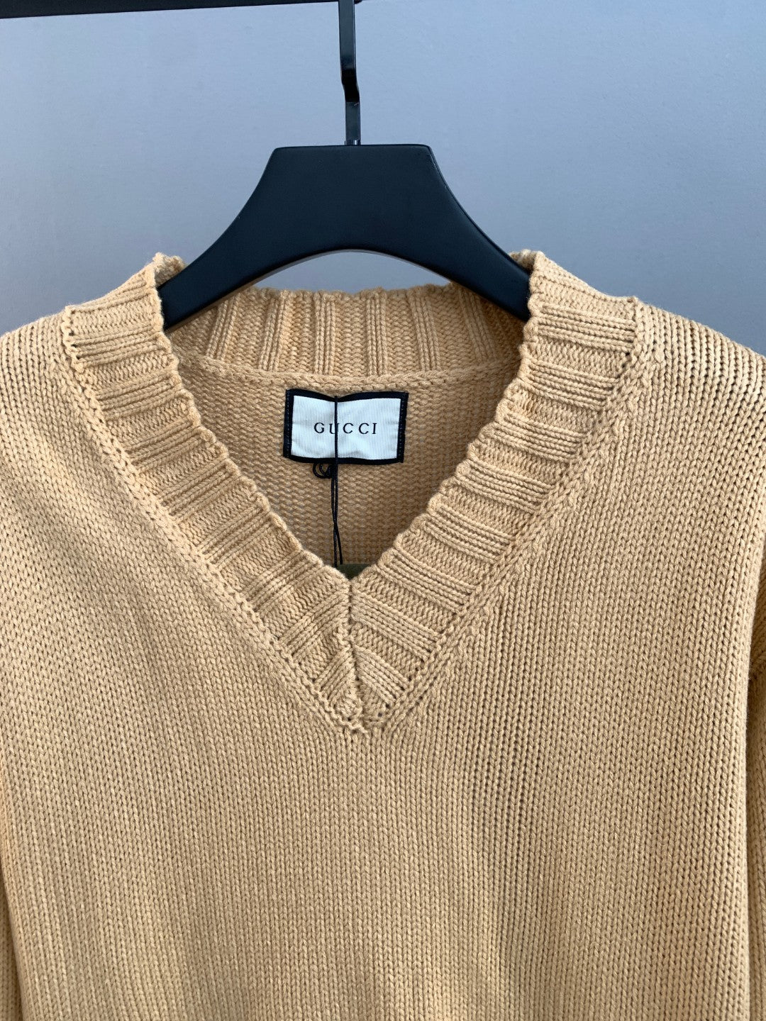 Gucci knit sweater V-neck with ribbed collar and cream textured knit