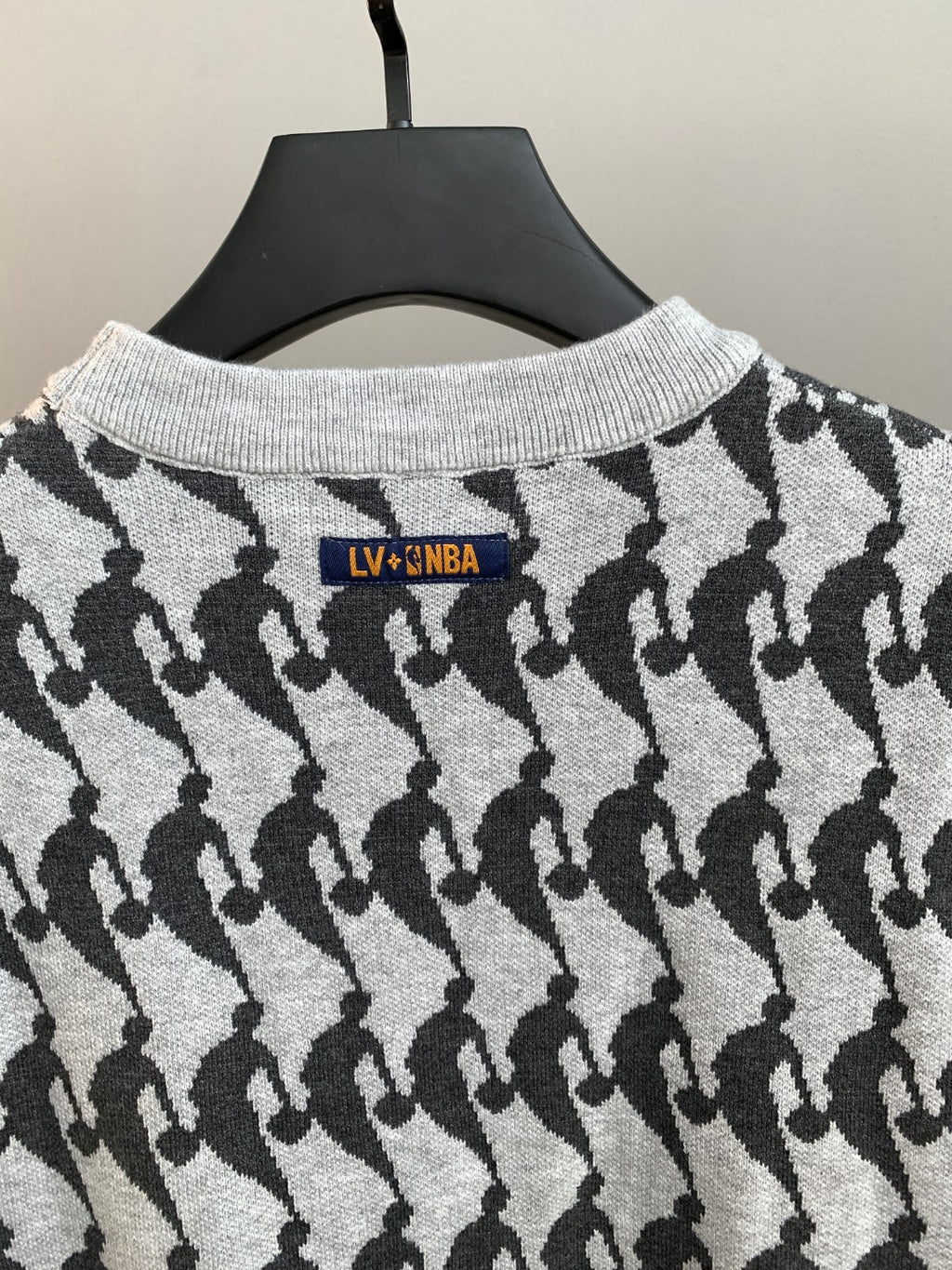 Knit sweater back neckline with LV4/NBA logo patch, white and black pattern