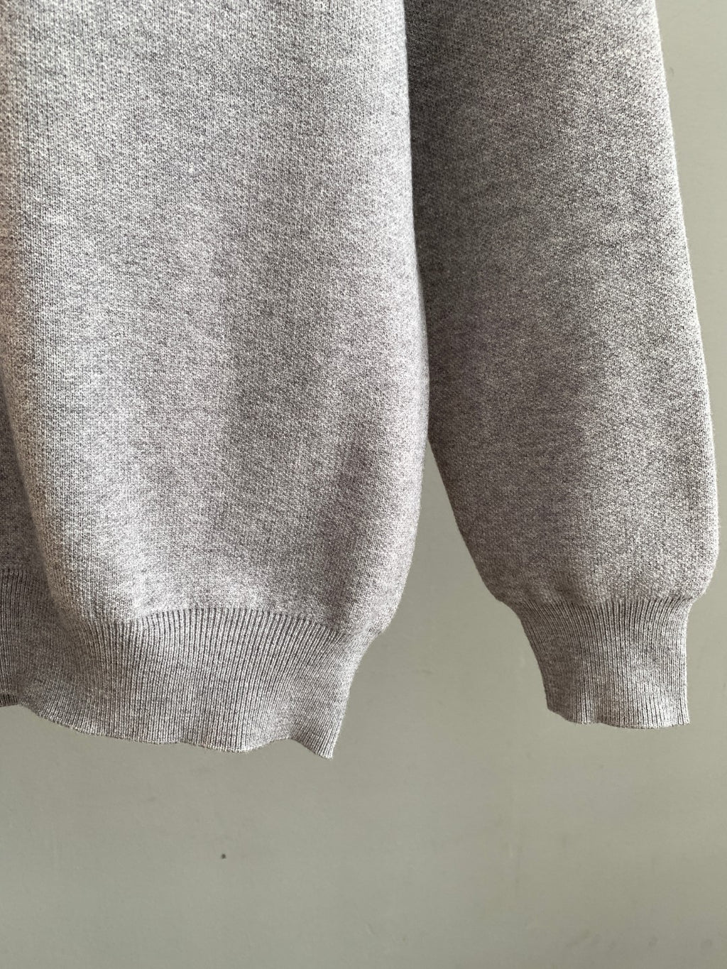 Grey sweatshirt hem and ribbed cuffs detail