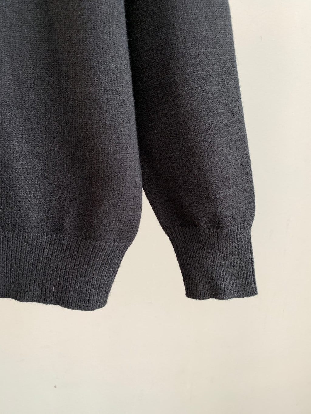 Charcoal knit sweater sleeve with ribbed cuff detail