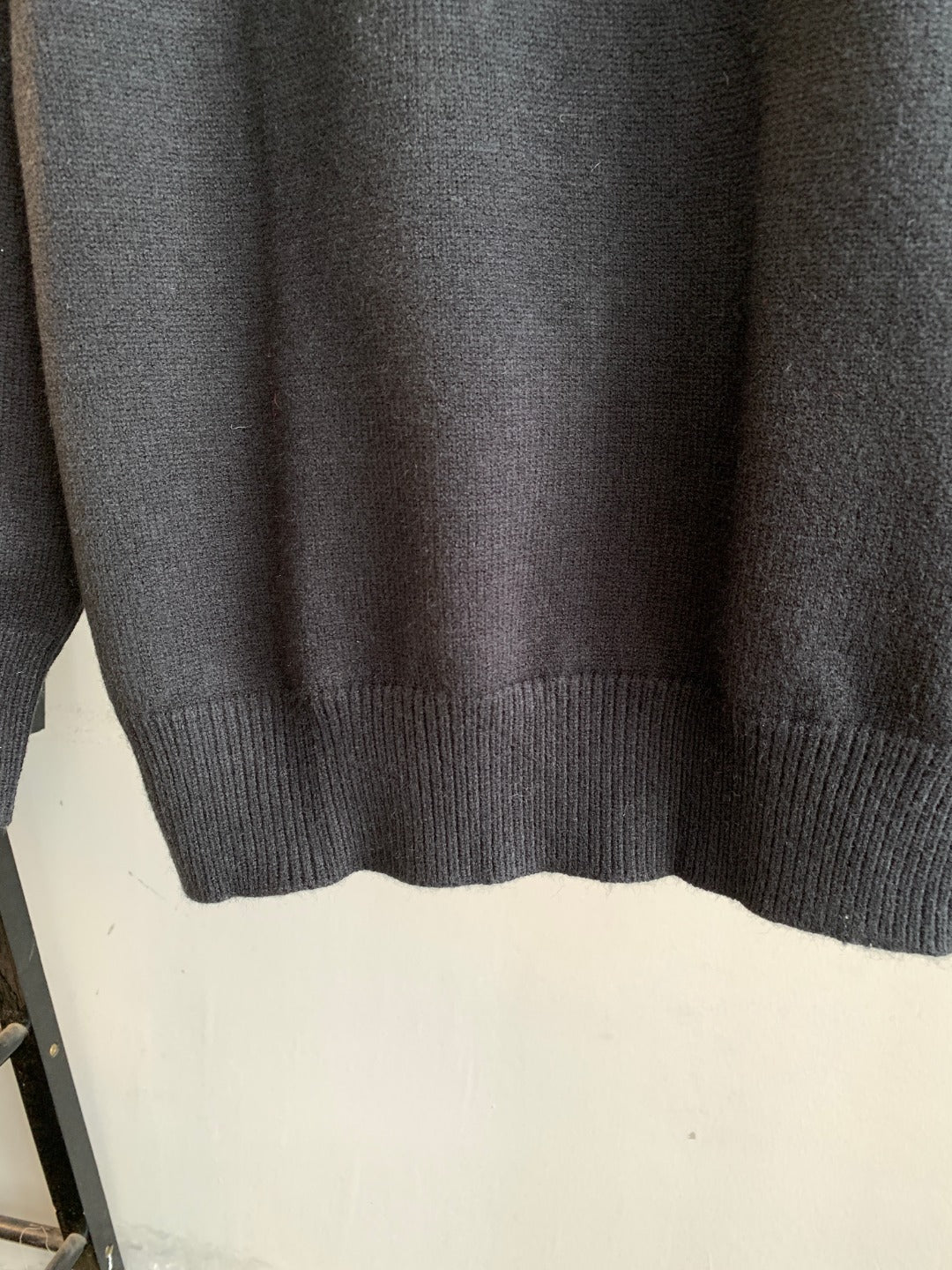 Dark knit sweater with ribbed cuffs and ribbed hem