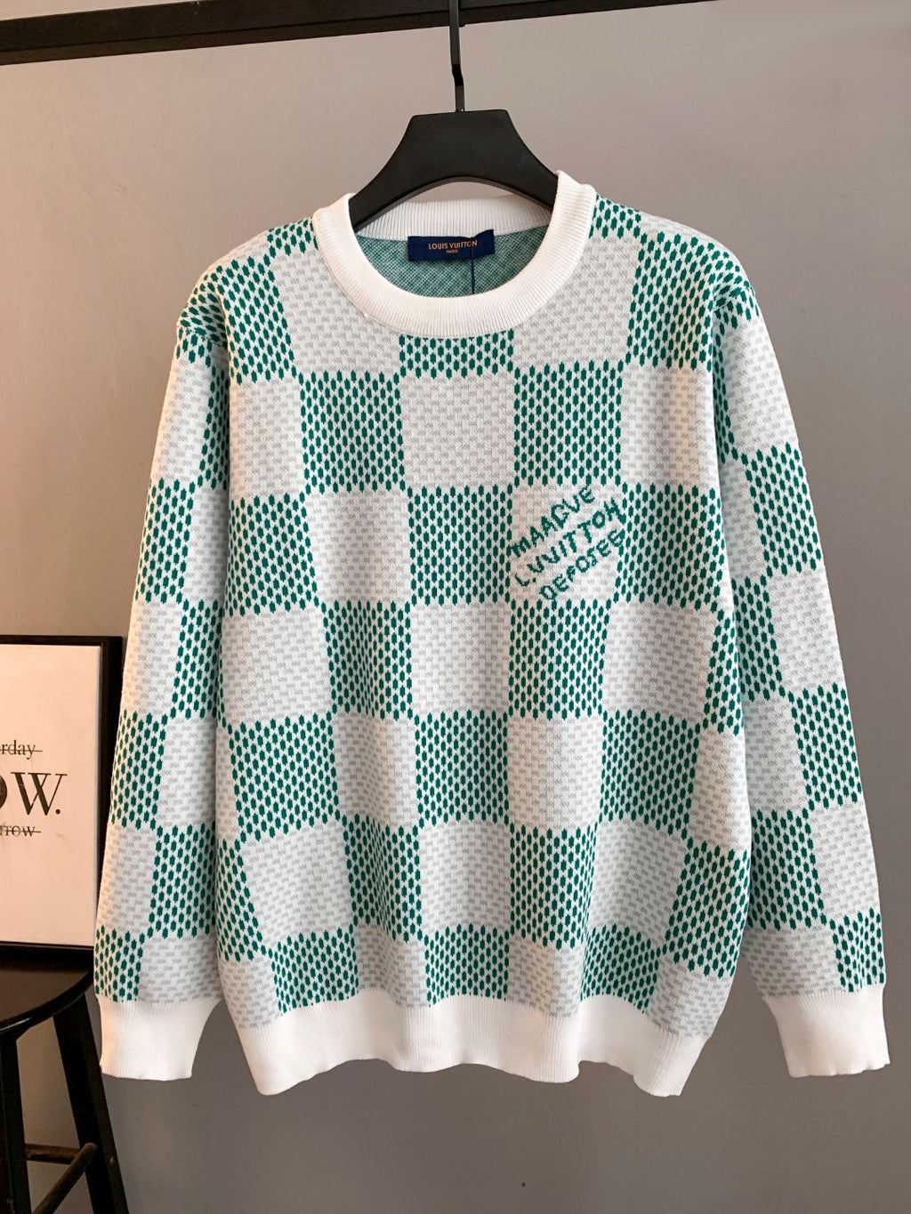 Long-sleeve crewneck sweater with white and green check knit pattern