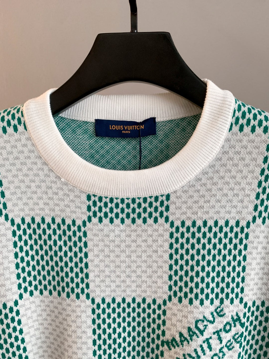 Crewneck sweater with ribbed collar and green-and-white check knit front