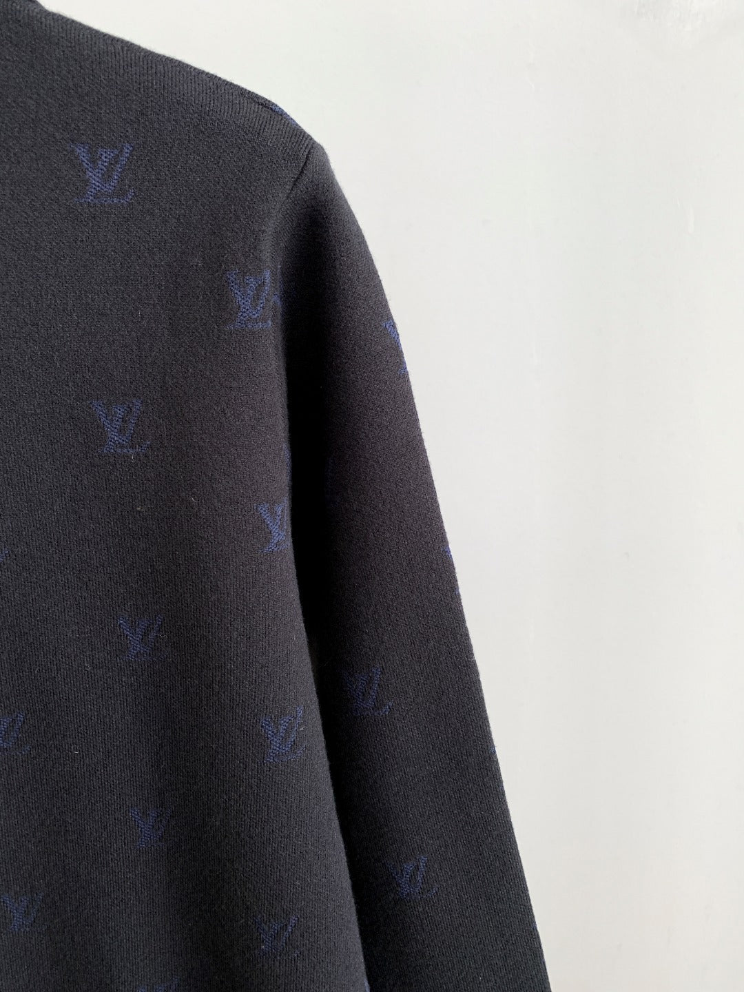 Long-sleeve polo shoulder and sleeve in dark gray with scattered blue monogram