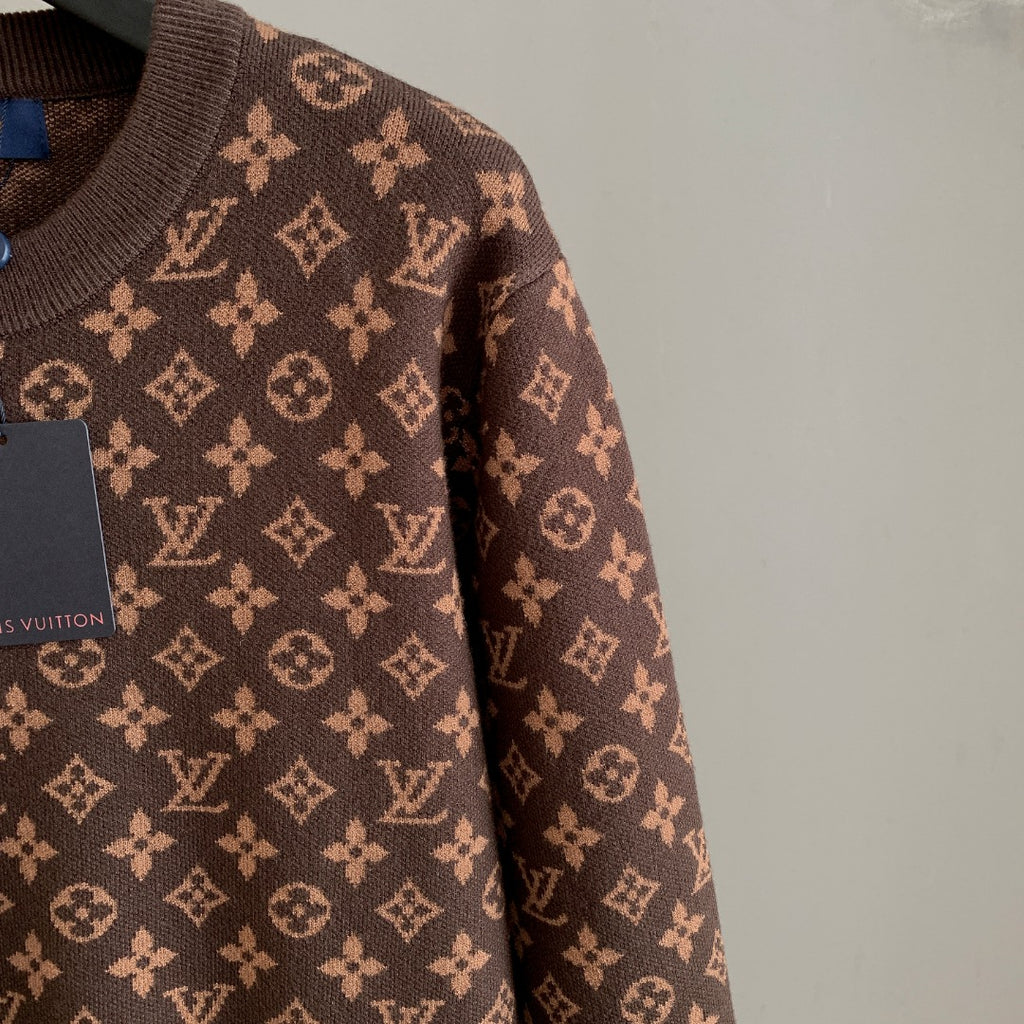 Long-sleeve knit sweater sleeve with LV monogram pattern, dark brown