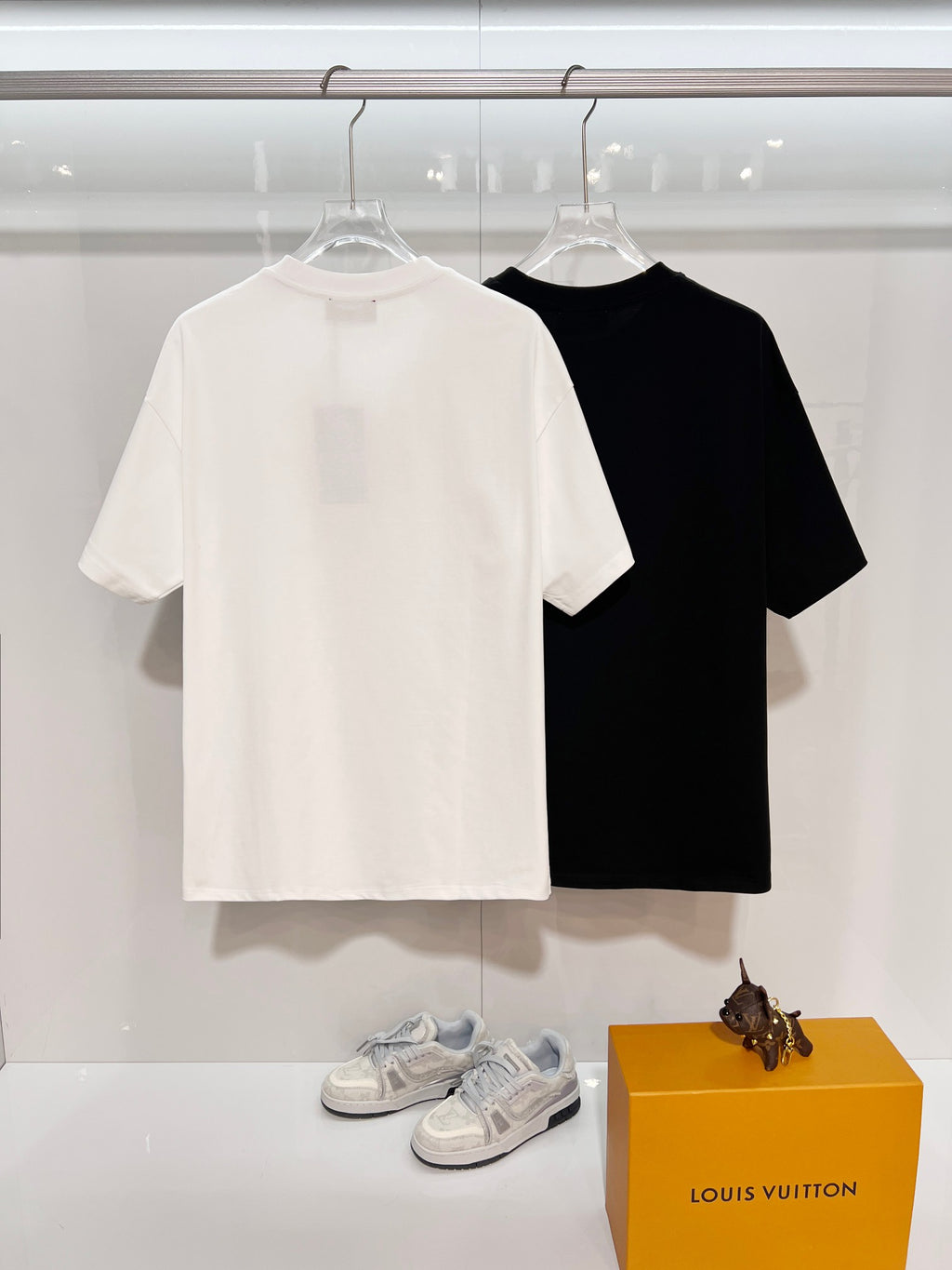 Gucci short-sleeve T-shirts, white and black, hanging side by side
