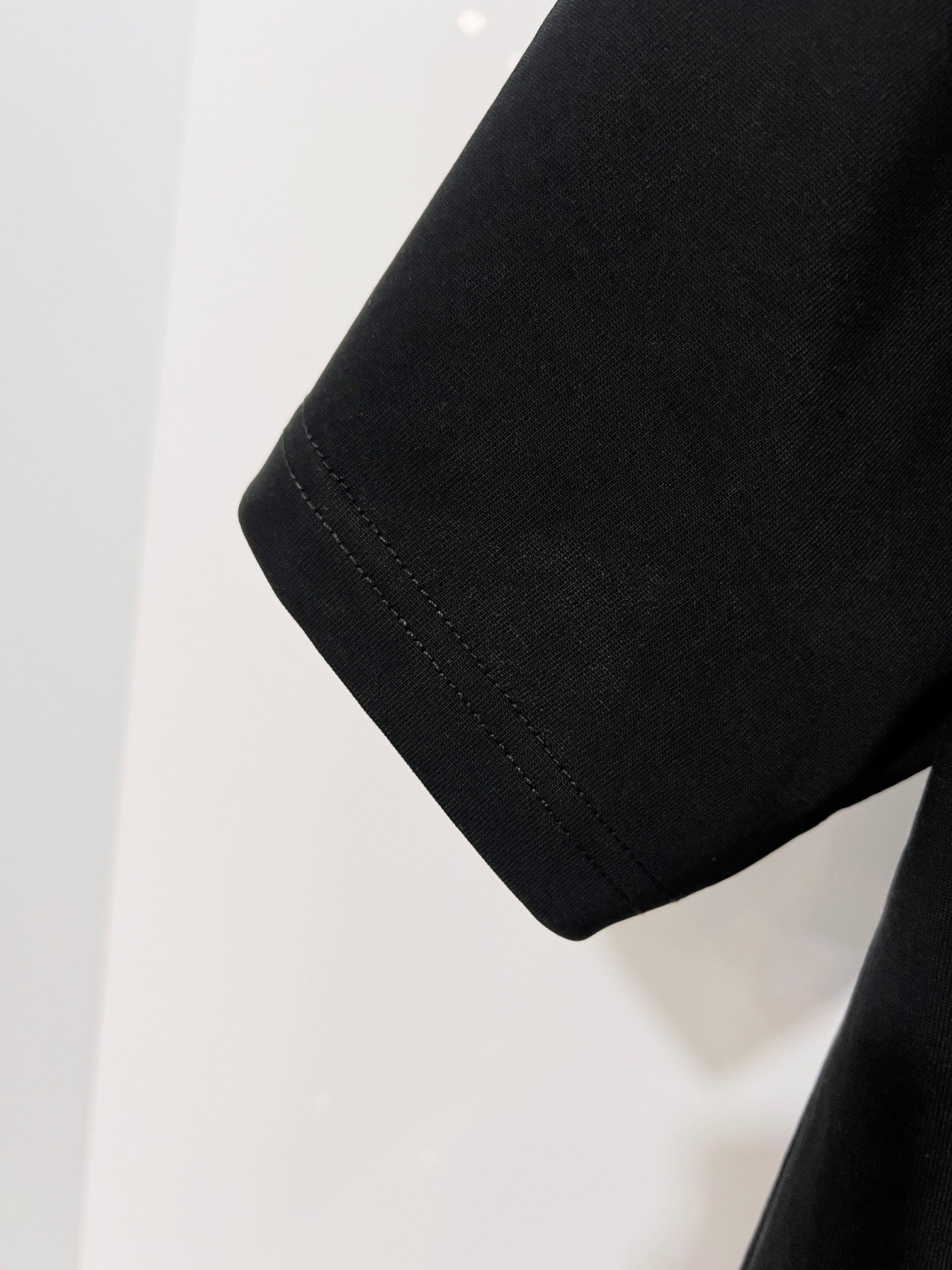 Black Gucci T-shirt sleeve hem with visible stitching