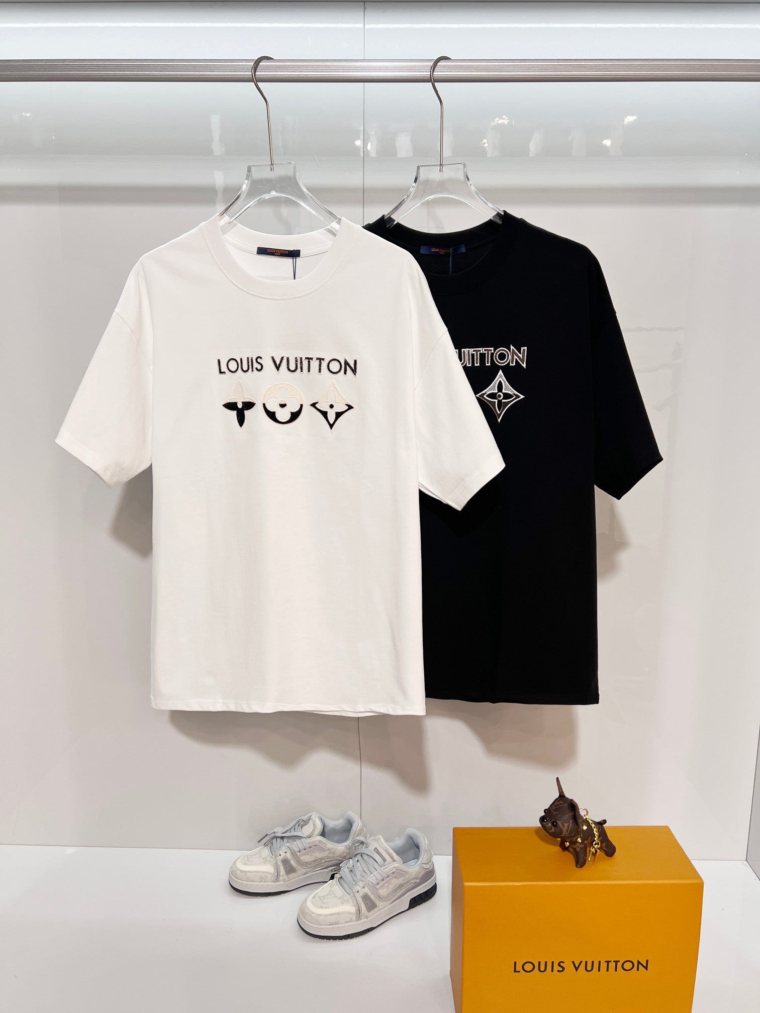 White and black Louis Vuitton T-shirts with logo graphic on chest, short sleeves