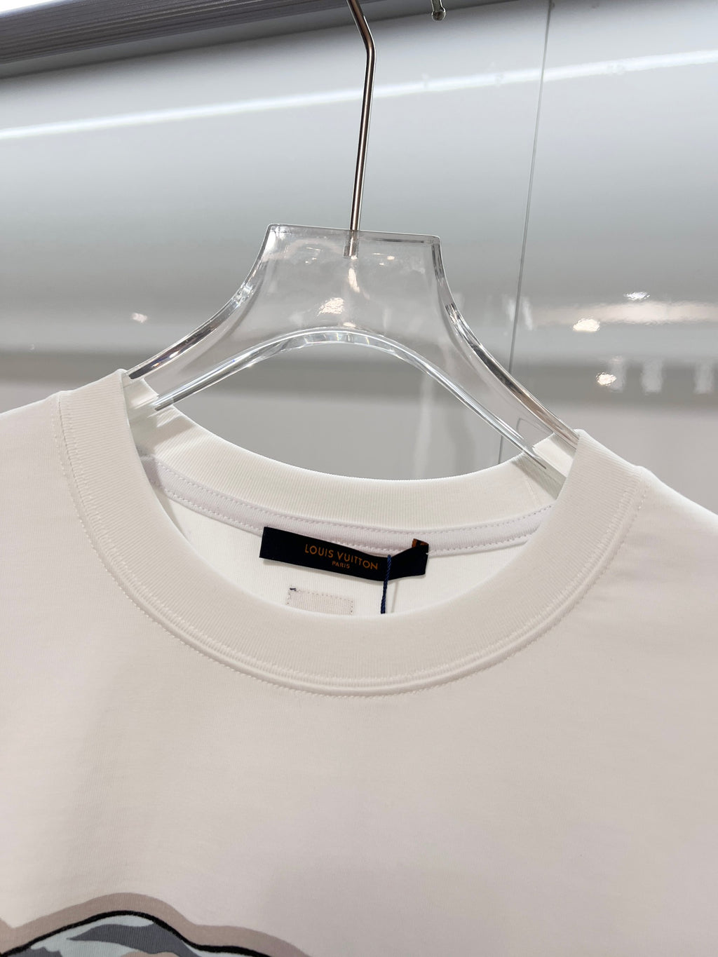 White Louis Vuitton T-shirt crew neck with inner neckline label