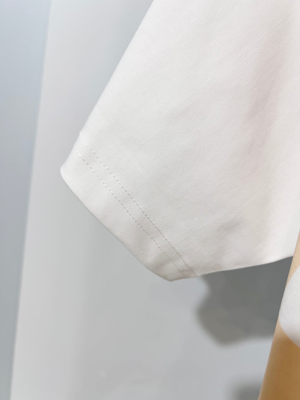 Fendi white short-sleeve T-shirt sleeve hem detail