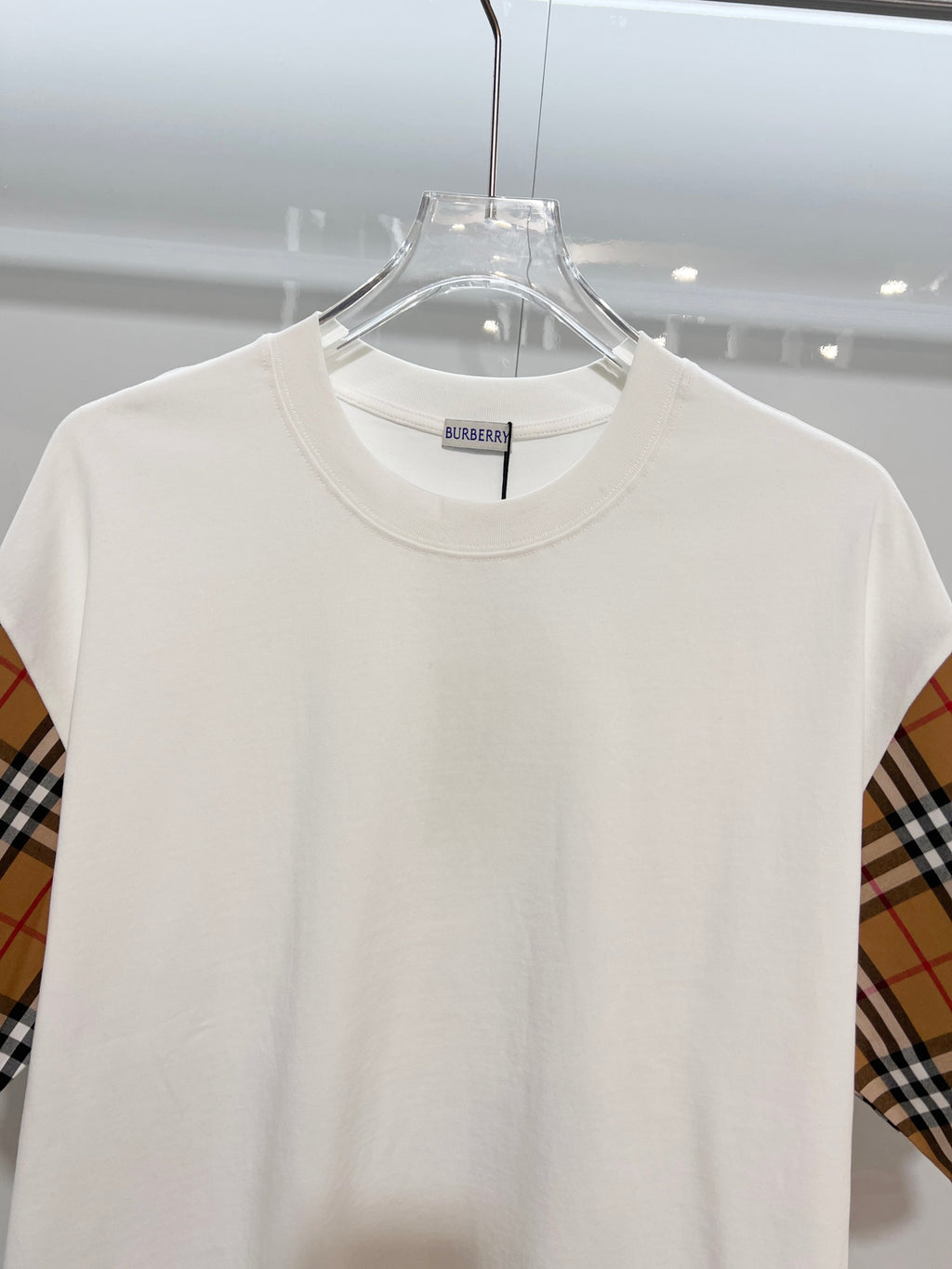 Burberry short-sleeve T-shirt, white crew neck with logo label