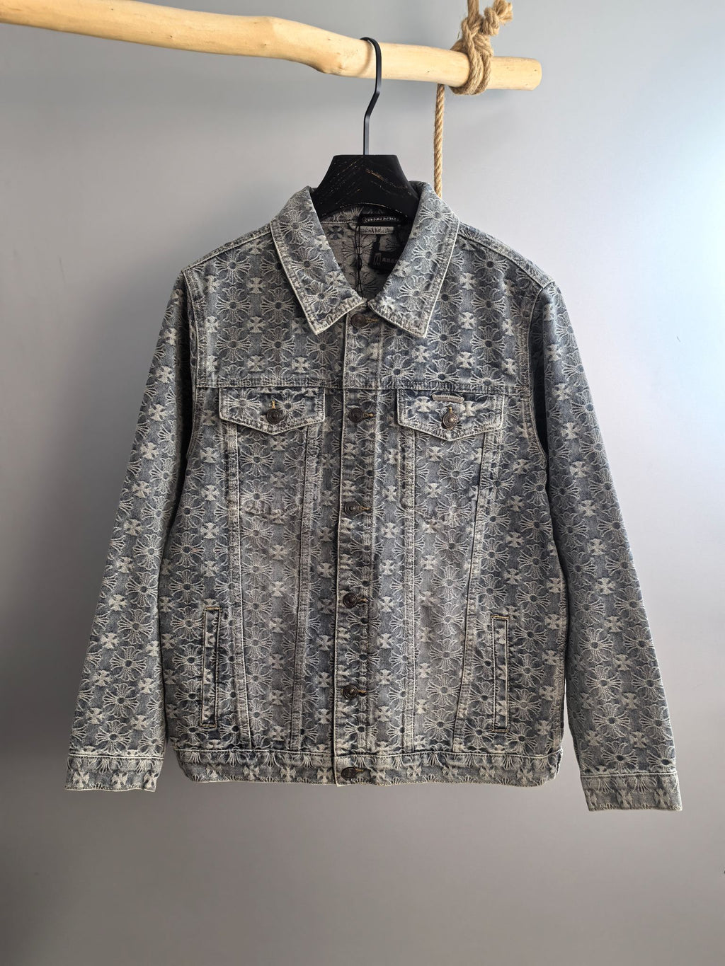 Gray long-sleeve jacket with embroidered floral pattern and buttoned chest flap pockets