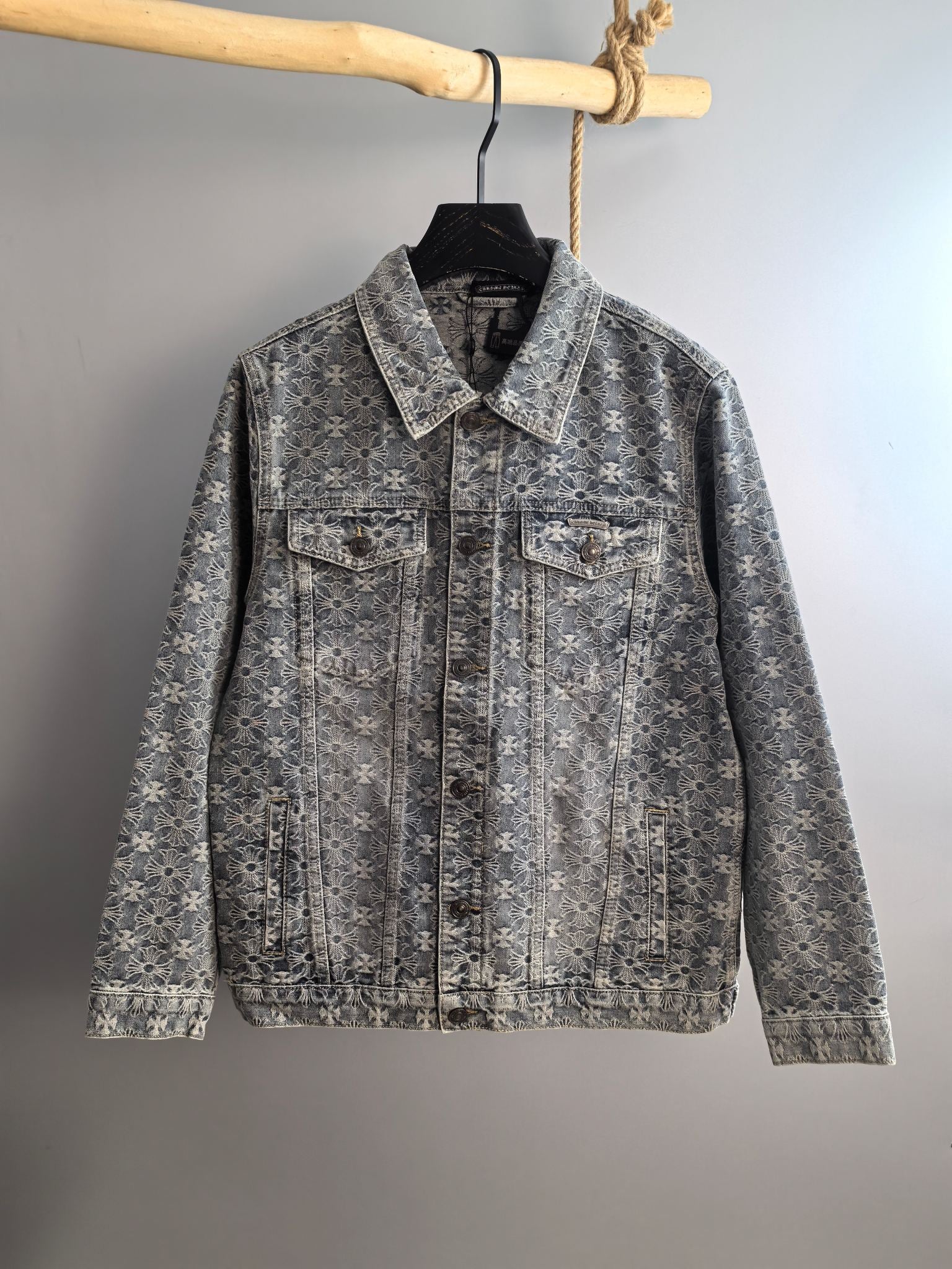 Gray long-sleeve jacket with embroidered floral pattern and buttoned chest flap pockets