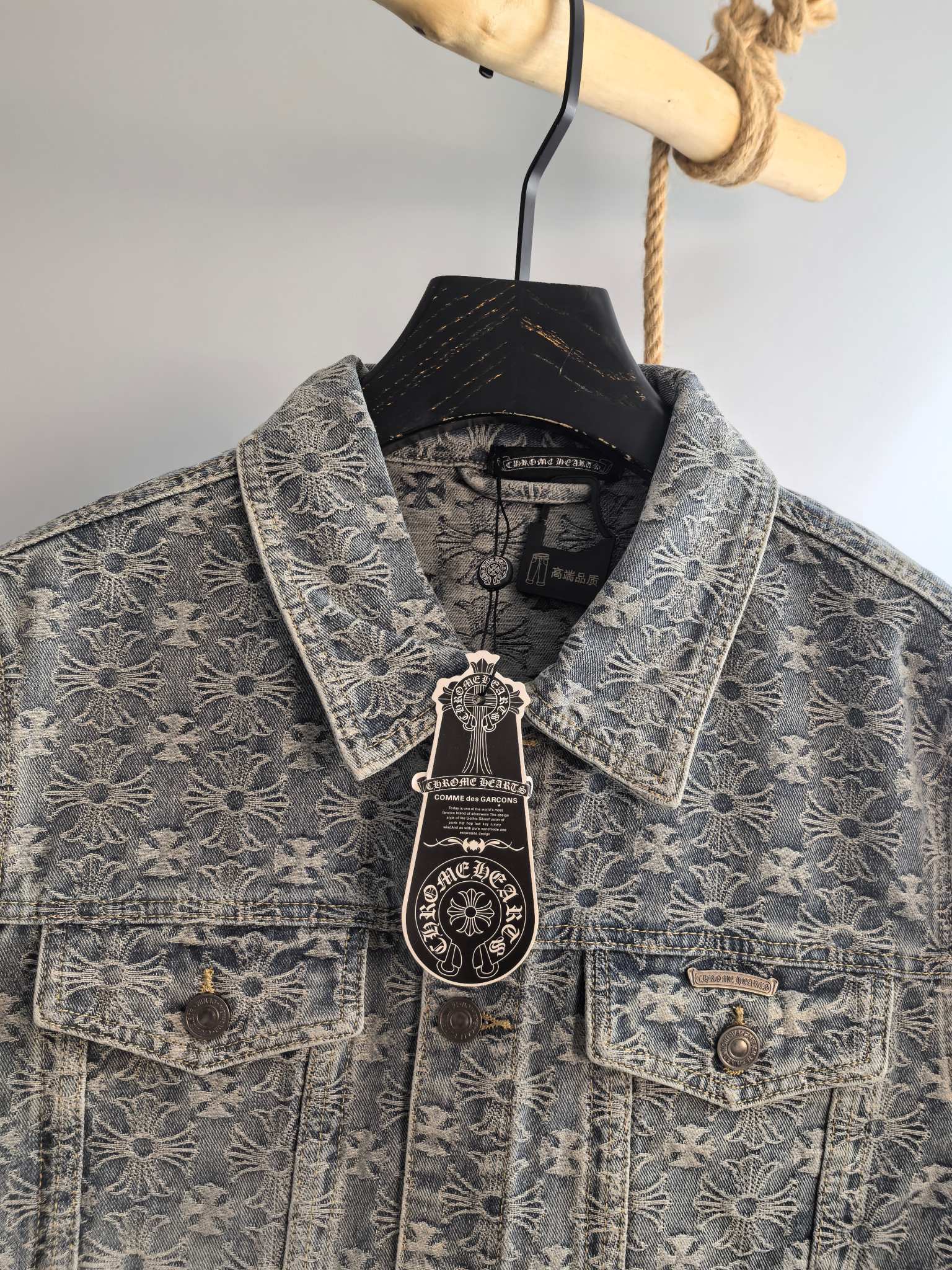 Gray jacket collar and front with floral embroidery, snap flap pockets, and hanging tag