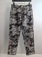 Black-and-white abstract printed long pants with a straight leg and elastic waist