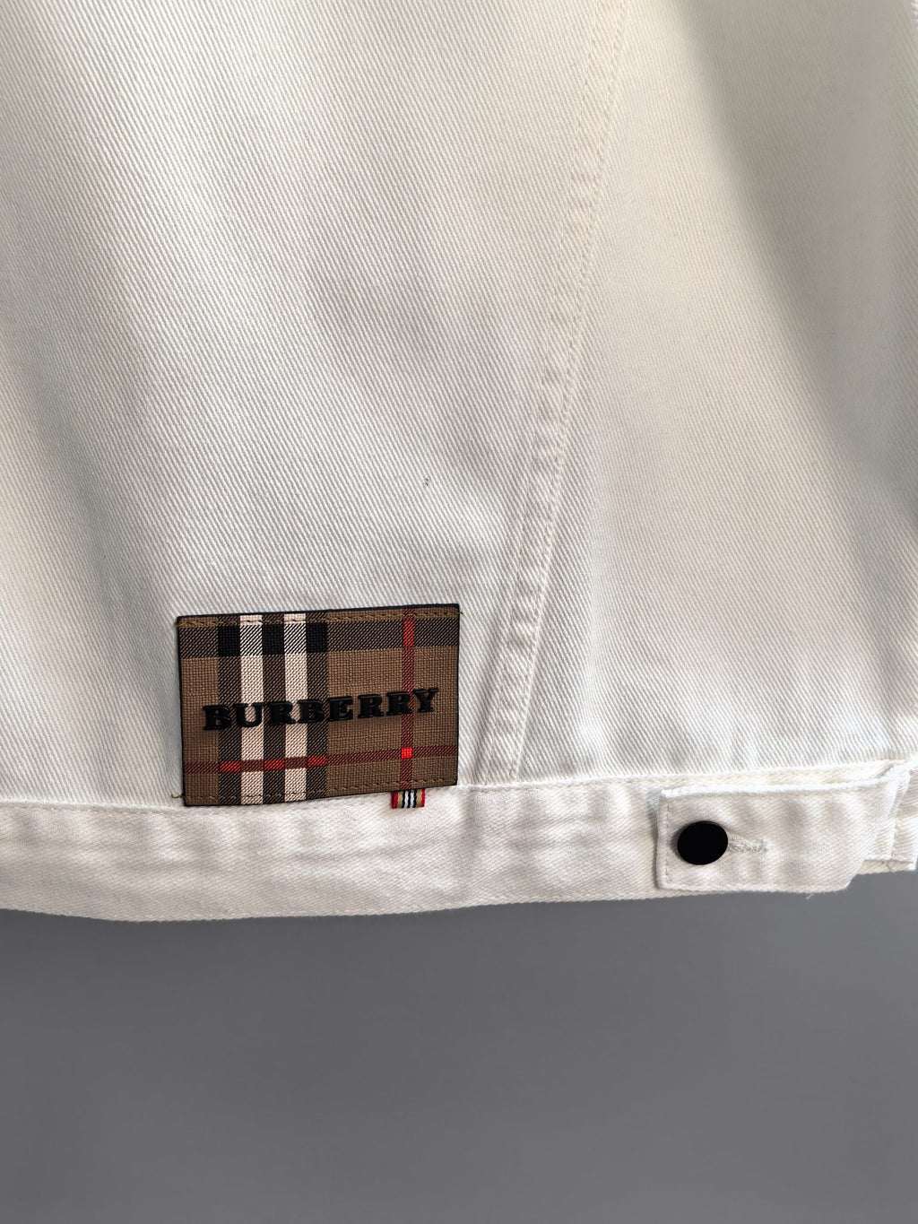 Burberry long-sleeve jacket white with plaid Burberry logo patch near hem and button
