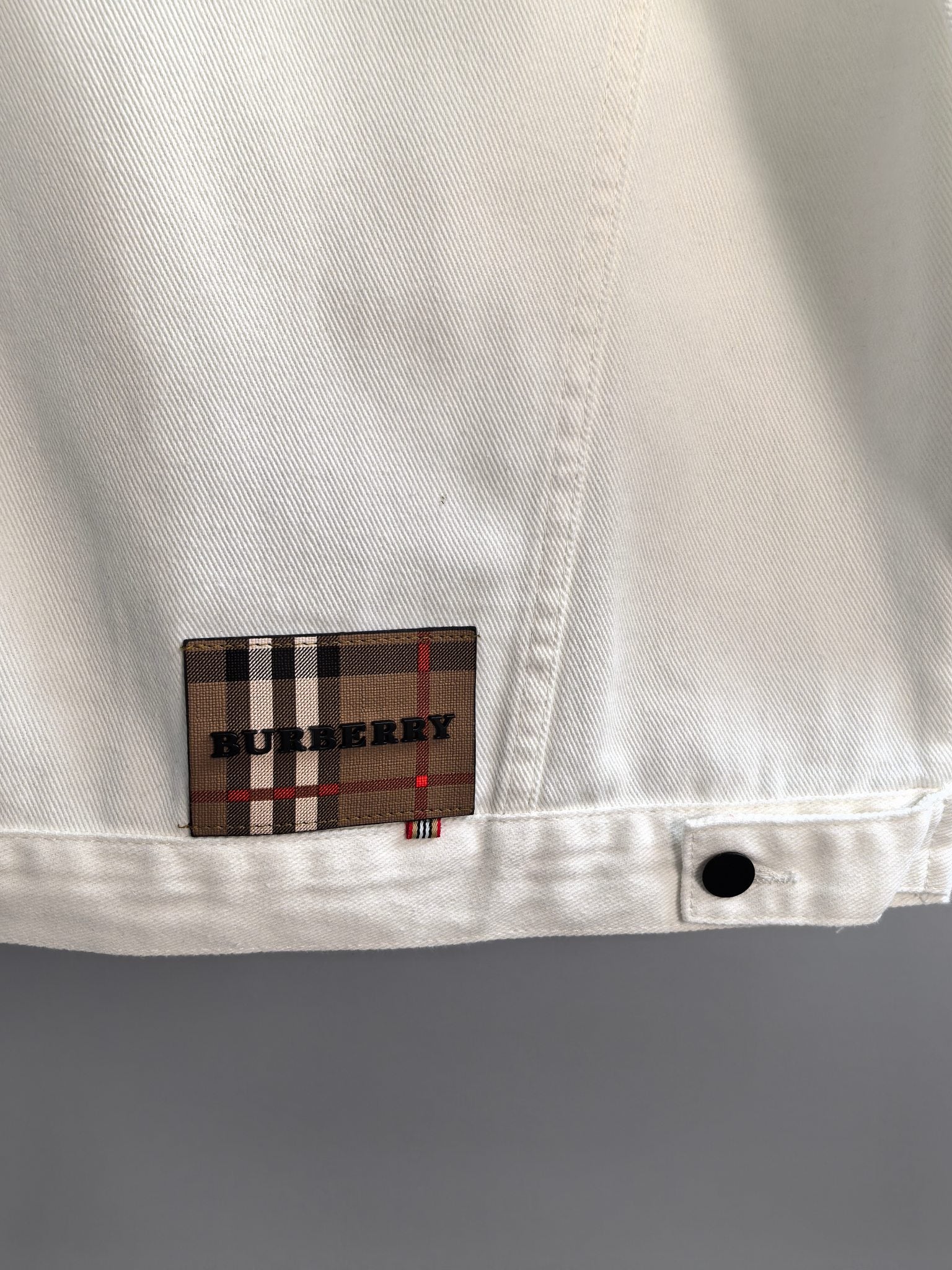 Burberry long-sleeve jacket white with plaid Burberry logo patch near hem and button