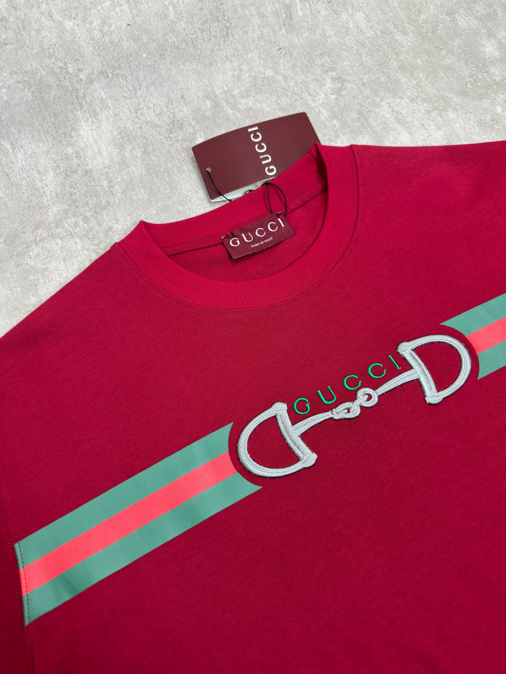 Gucci red short-sleeve T-shirt neckline and front stripe logo detail