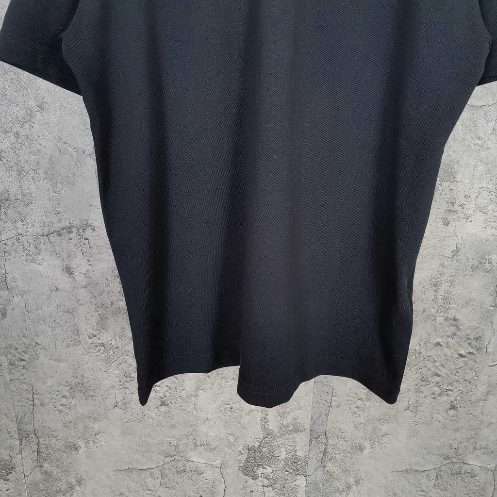 Dark short-sleeve top with curved hem and smooth fabric