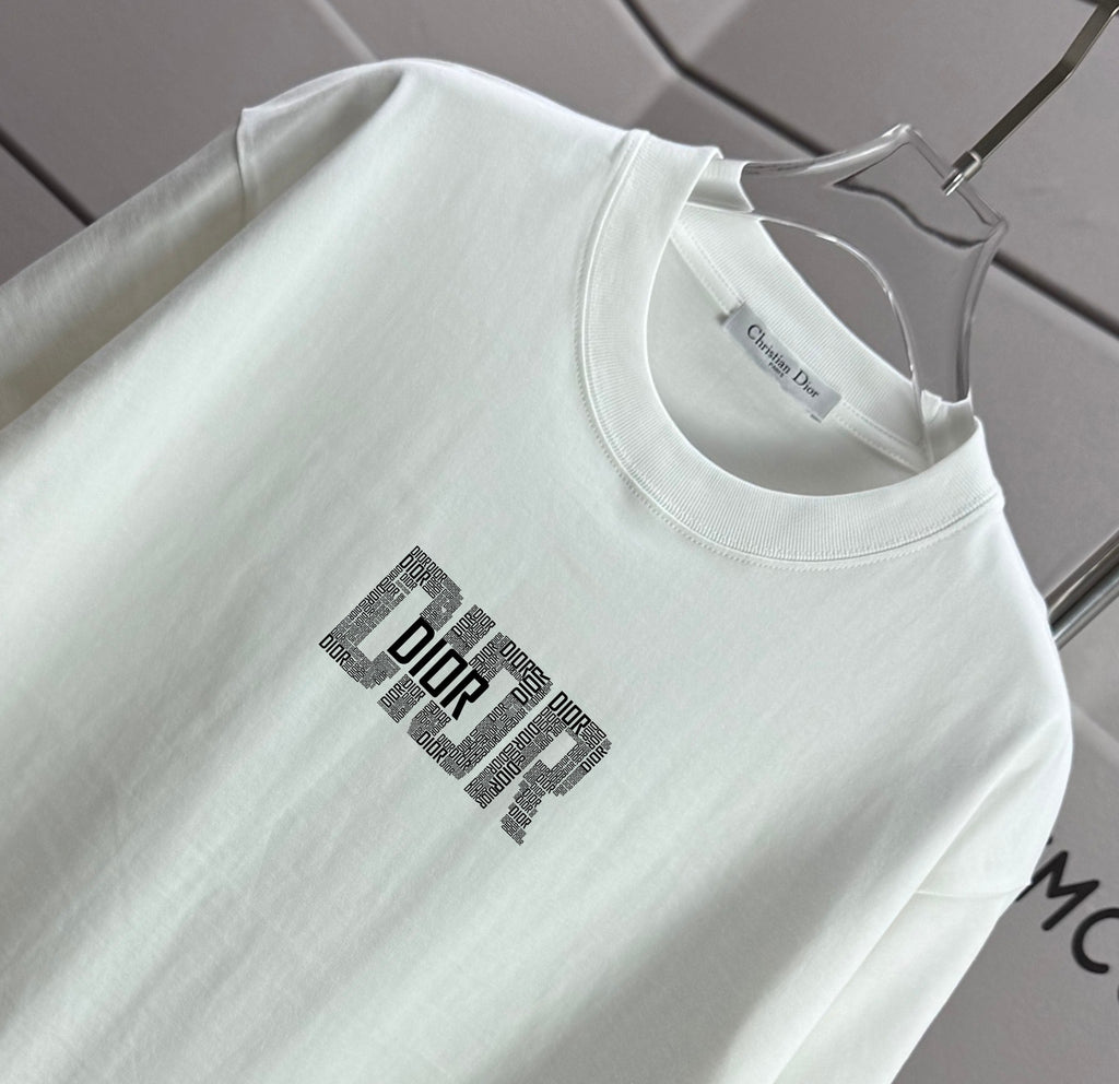 Dior white short-sleeve T-shirt with crew neck and front logo graphic close-up
