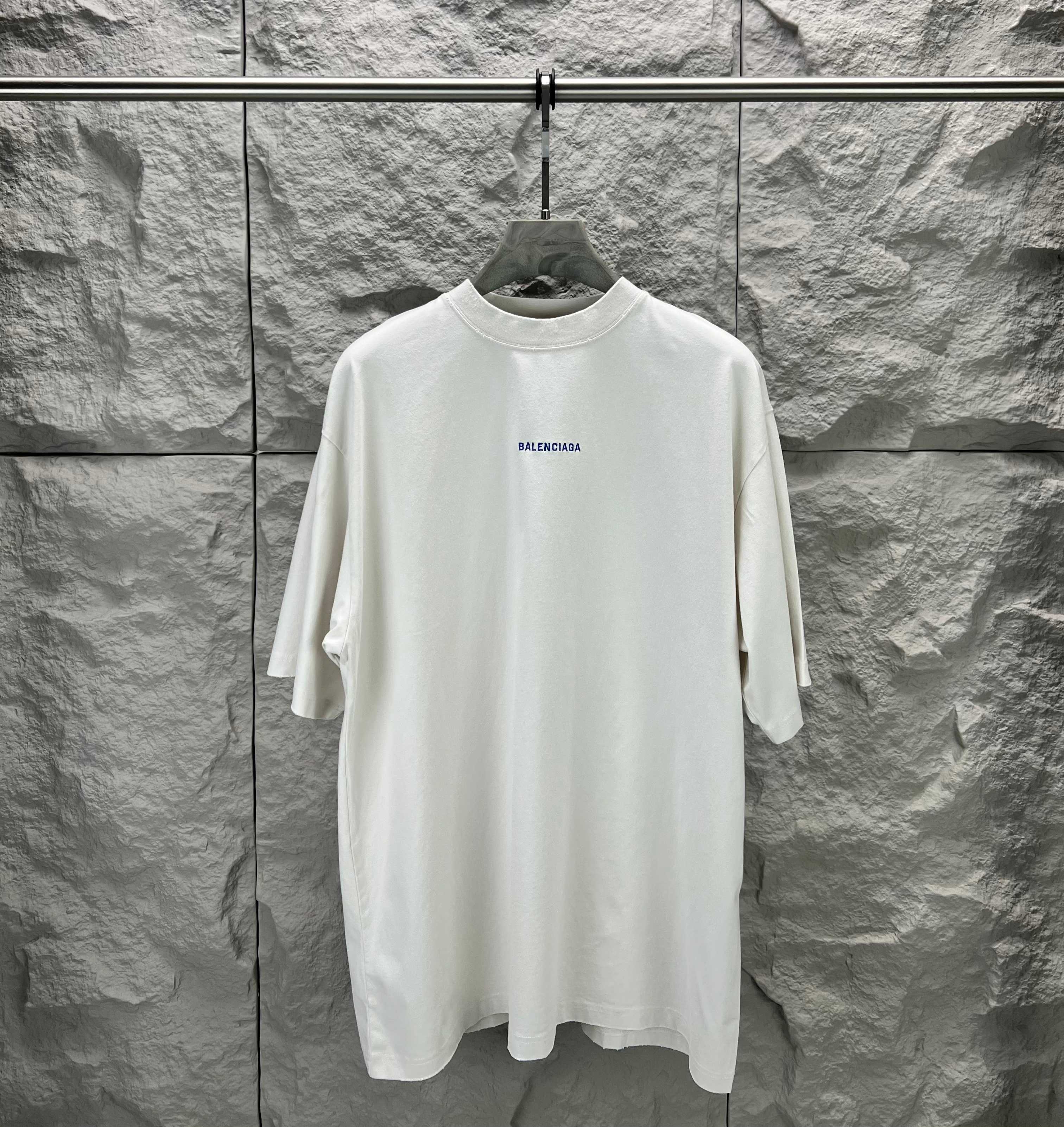 White short-sleeve T-shirt with small chest Balenciaga logo