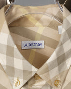 Long-sleeve shirt in beige plaid with interior neck label and gold buttons