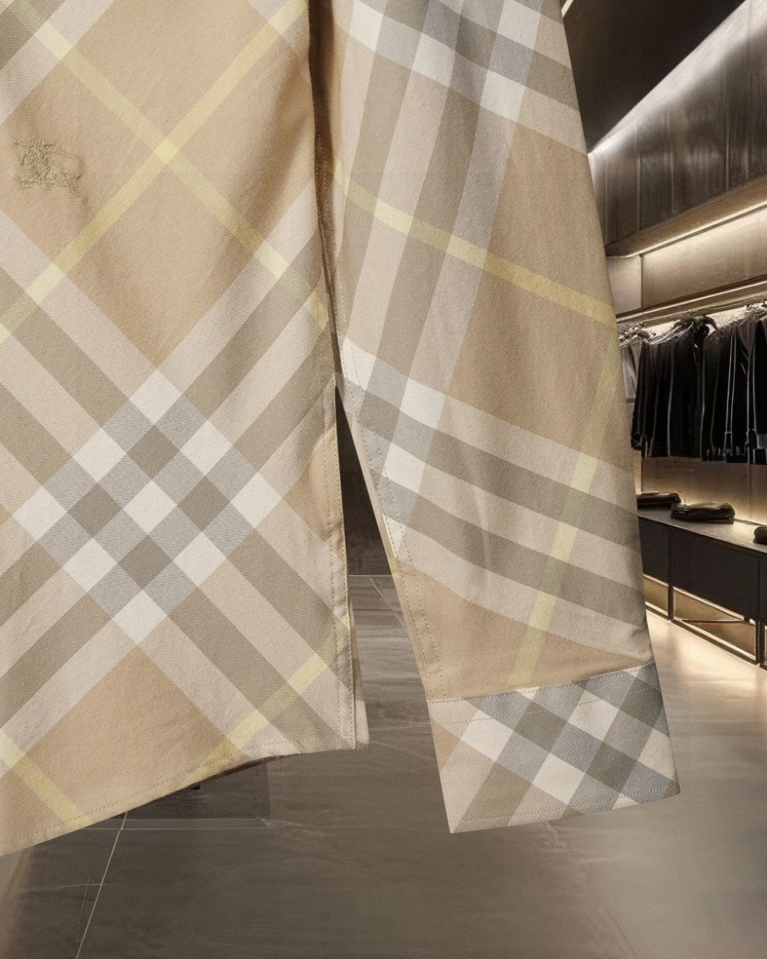 Long-sleeve shirt in beige plaid with side view and hanging back hem