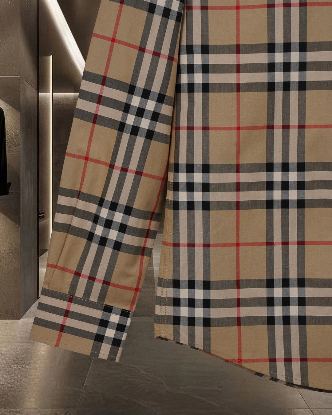 Plaid long-sleeve shirt sleeve with buttoned cuff detail