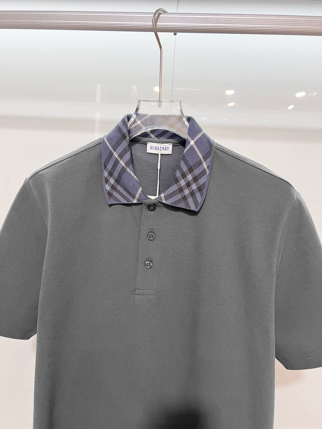 Mens short-sleeve polo shirt in dark gray with plaid point collar