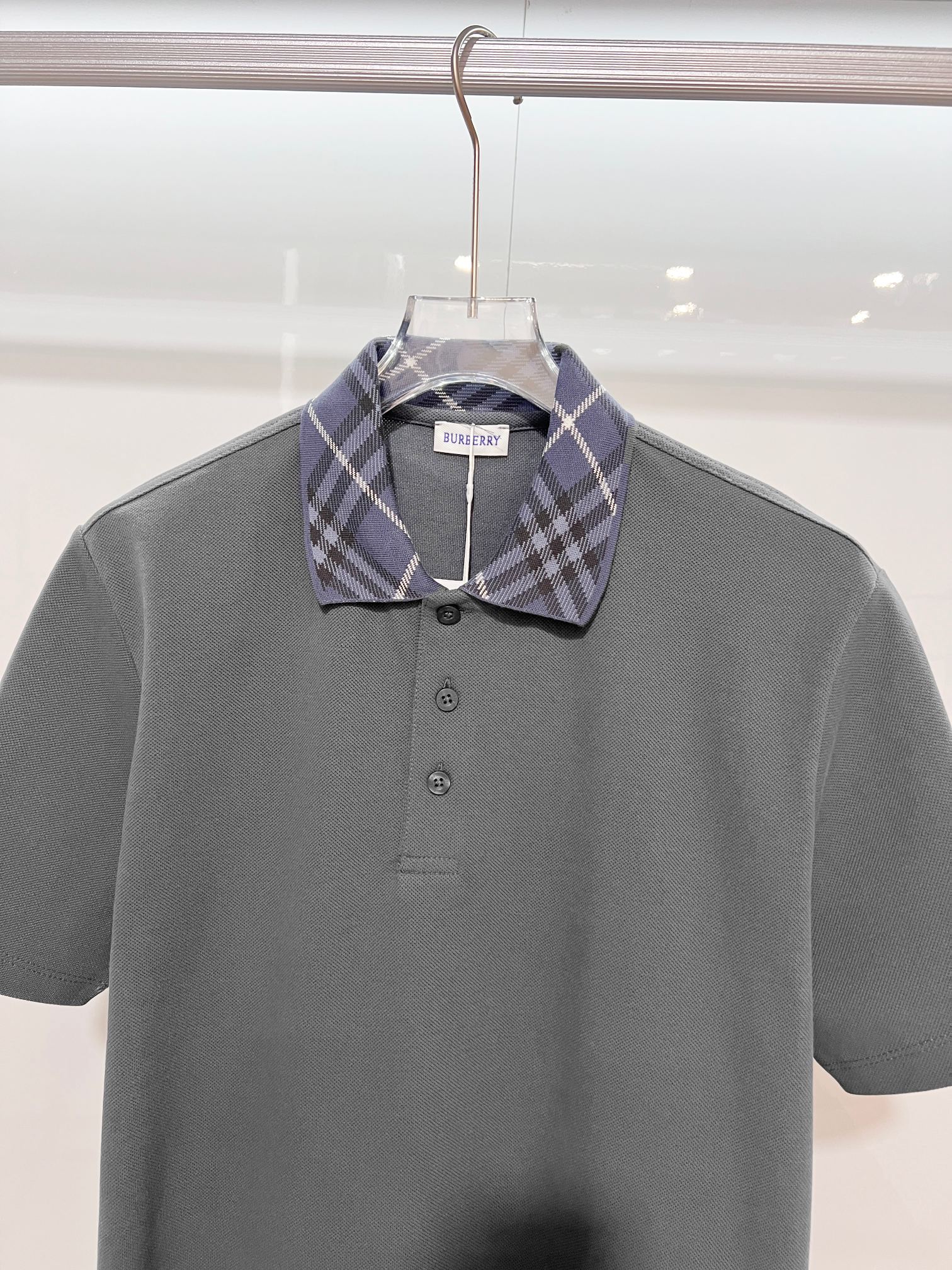 Mens short-sleeve polo shirt in dark gray with plaid point collar