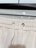 White elastic waistband with two drawstring eyelets