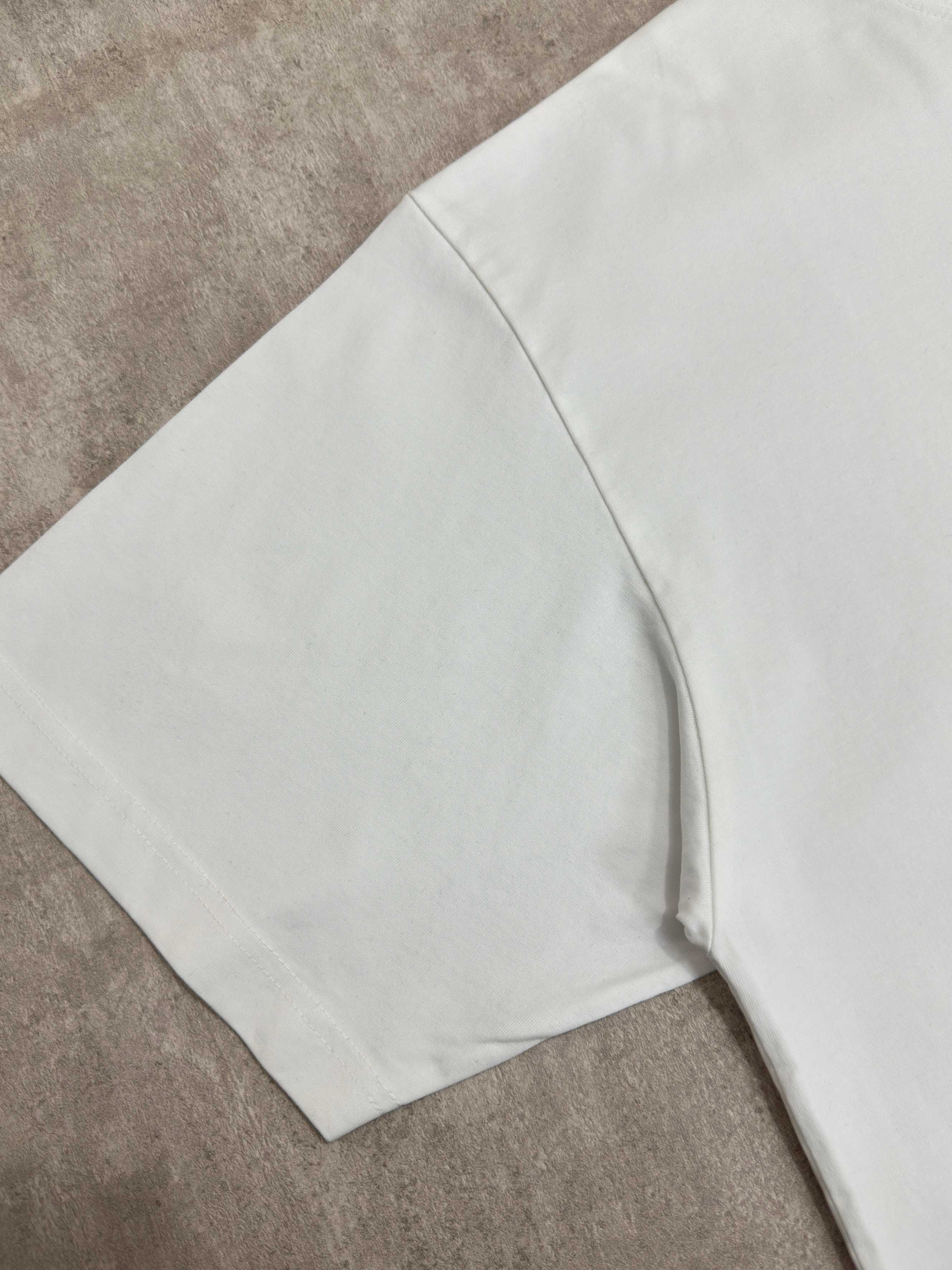 White T-shirt folded view, short sleeves and straight hem