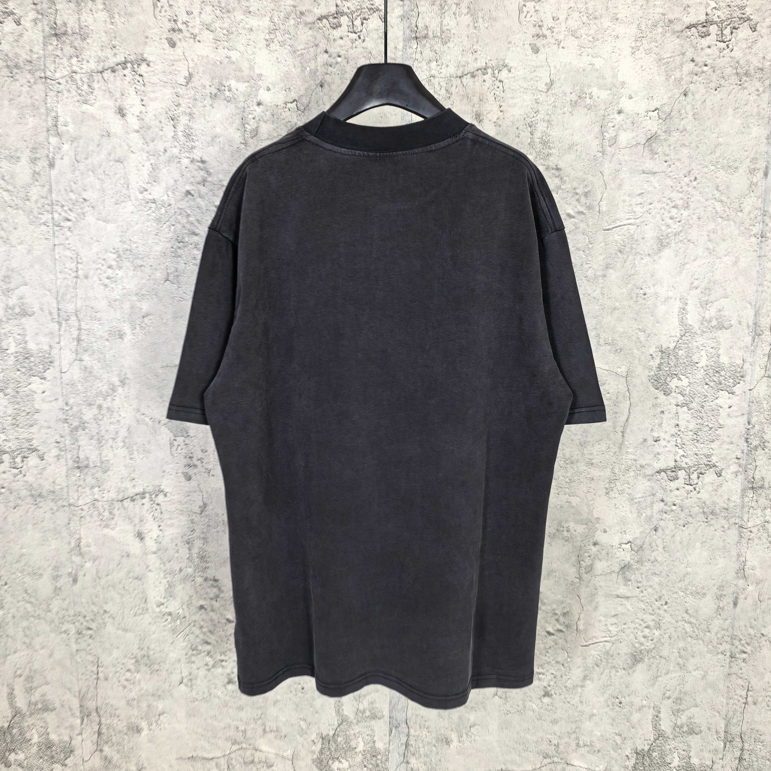 Black short-sleeve T-shirt, back view, crew neck and relaxed fit.