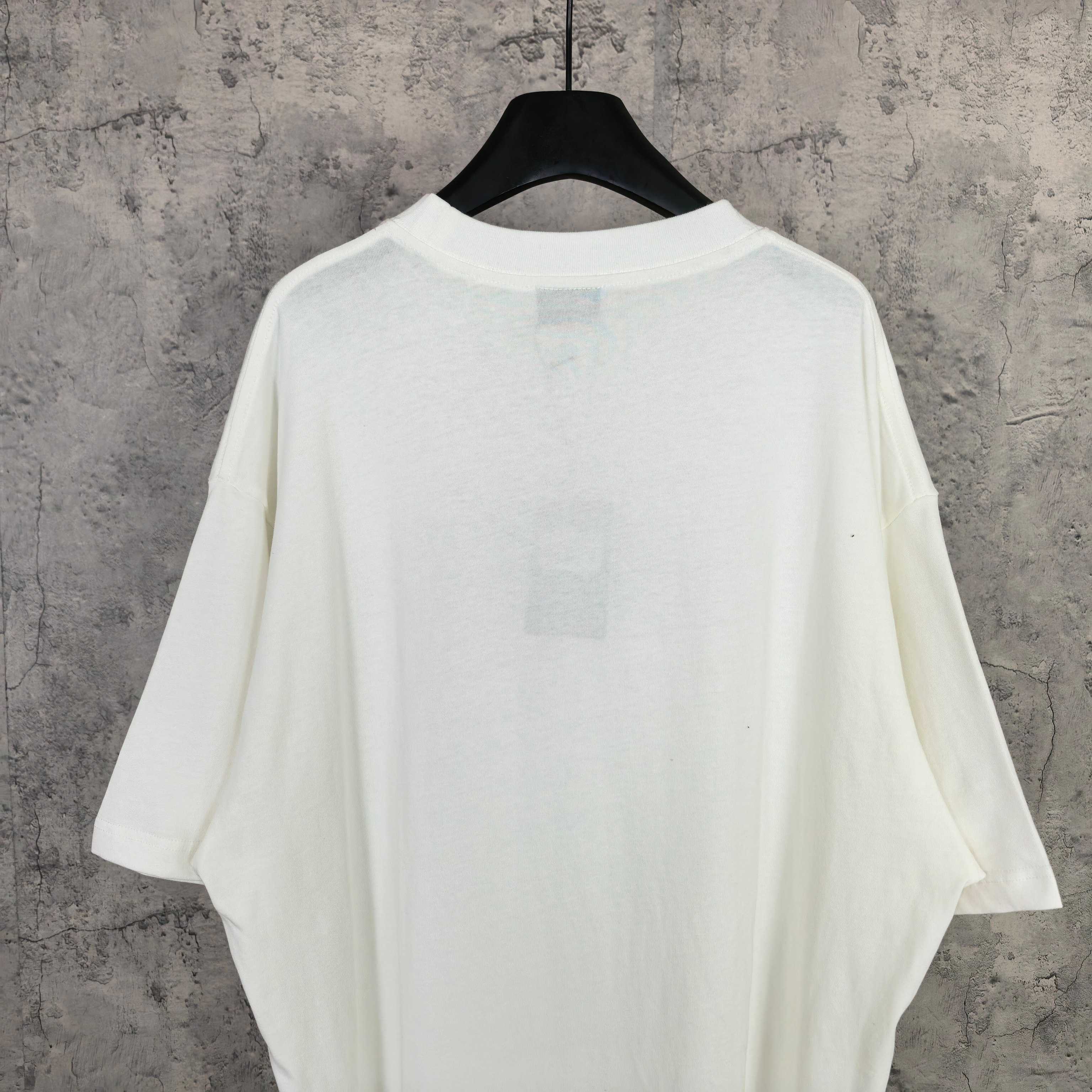 White short-sleeve T-shirt with plain back and crew neckline