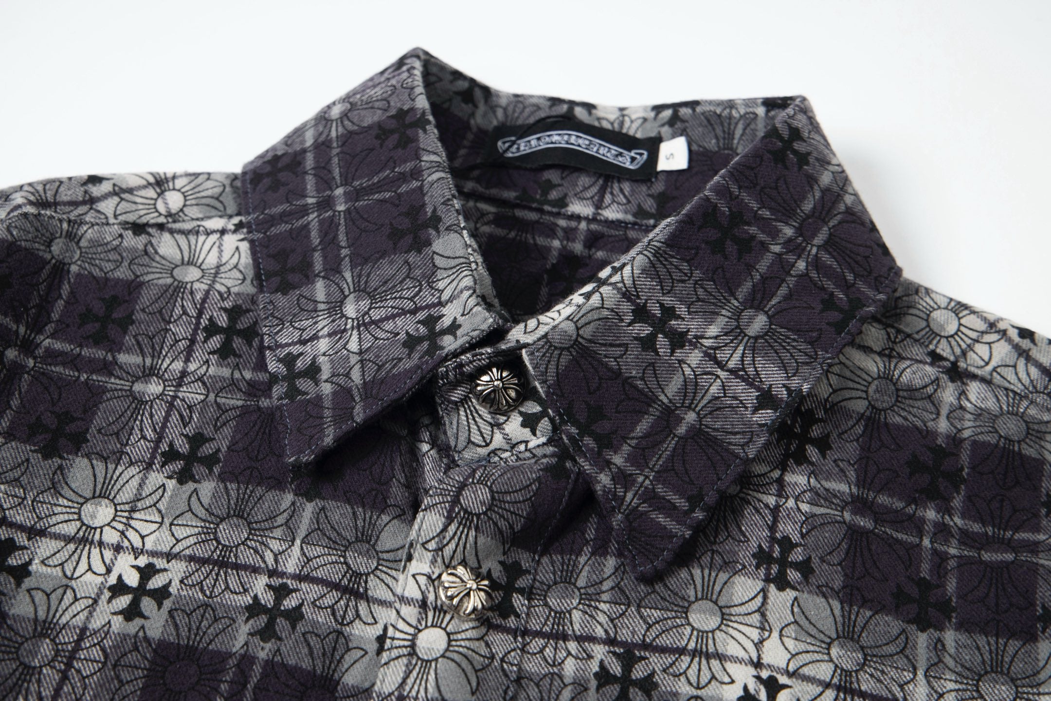 Long-sleeve shirt with floral pattern and plaid panel, pointed collar, button placket