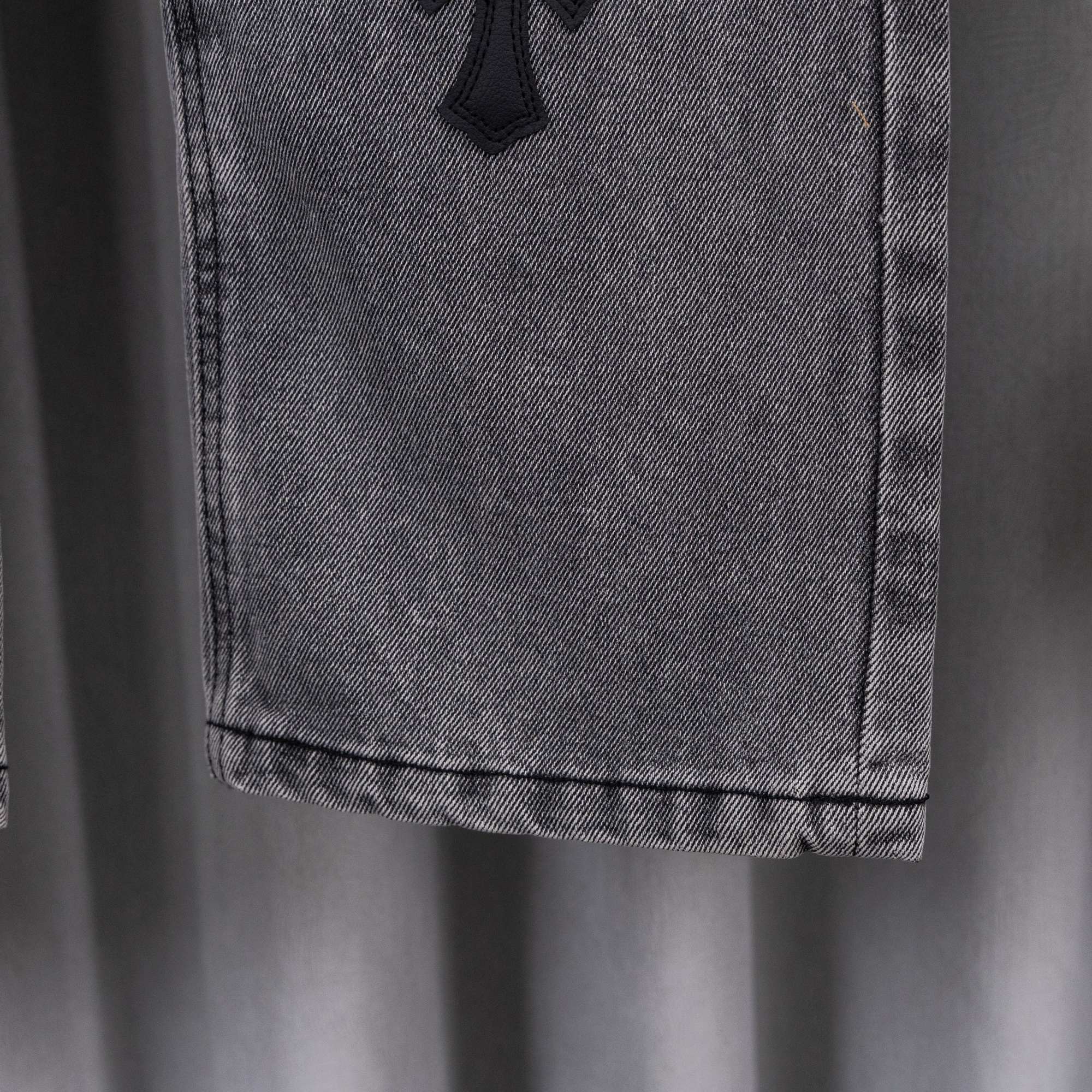 Chrome pants with straight hem and stitched pocket